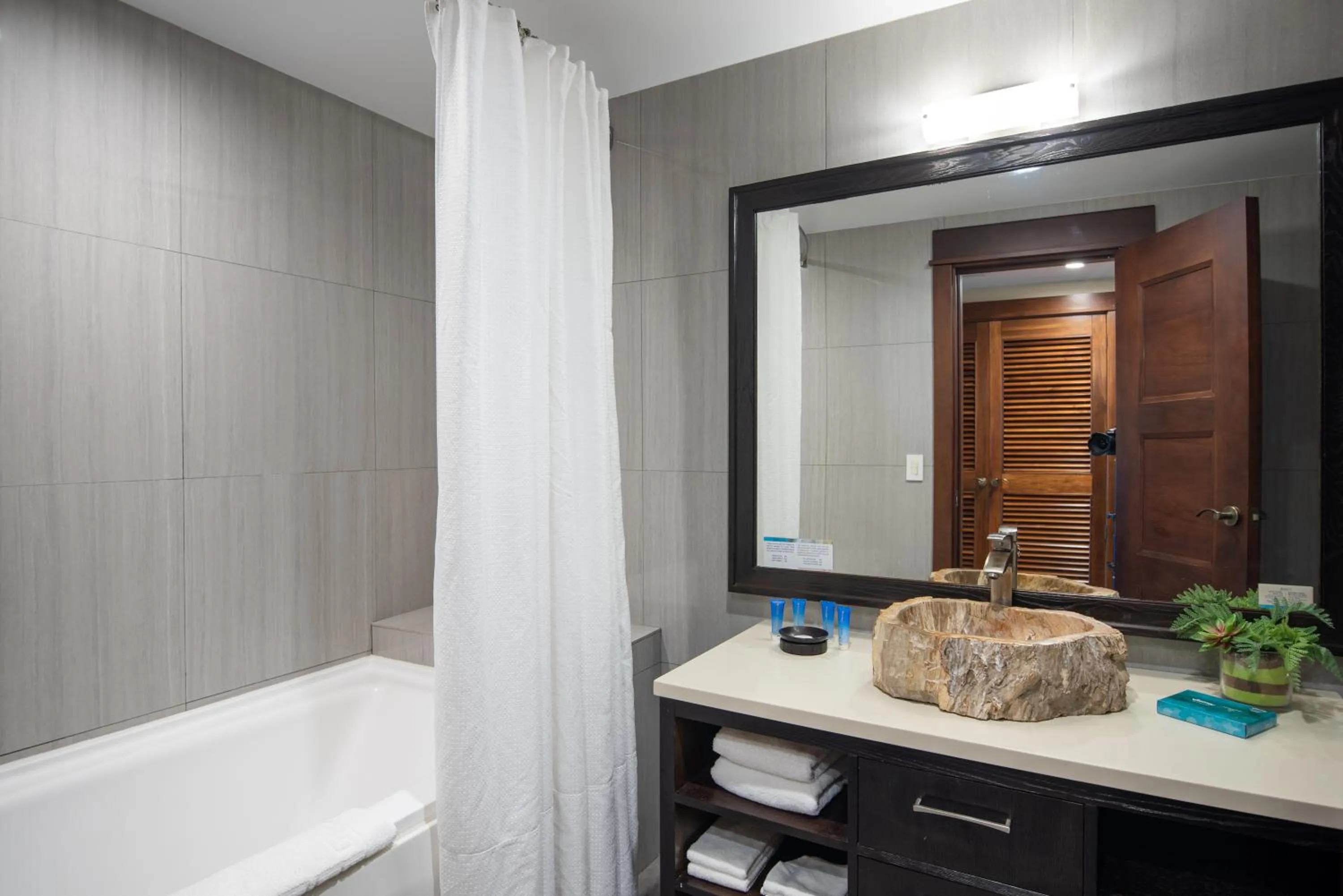 Bathroom in Crocs Resort & Casino