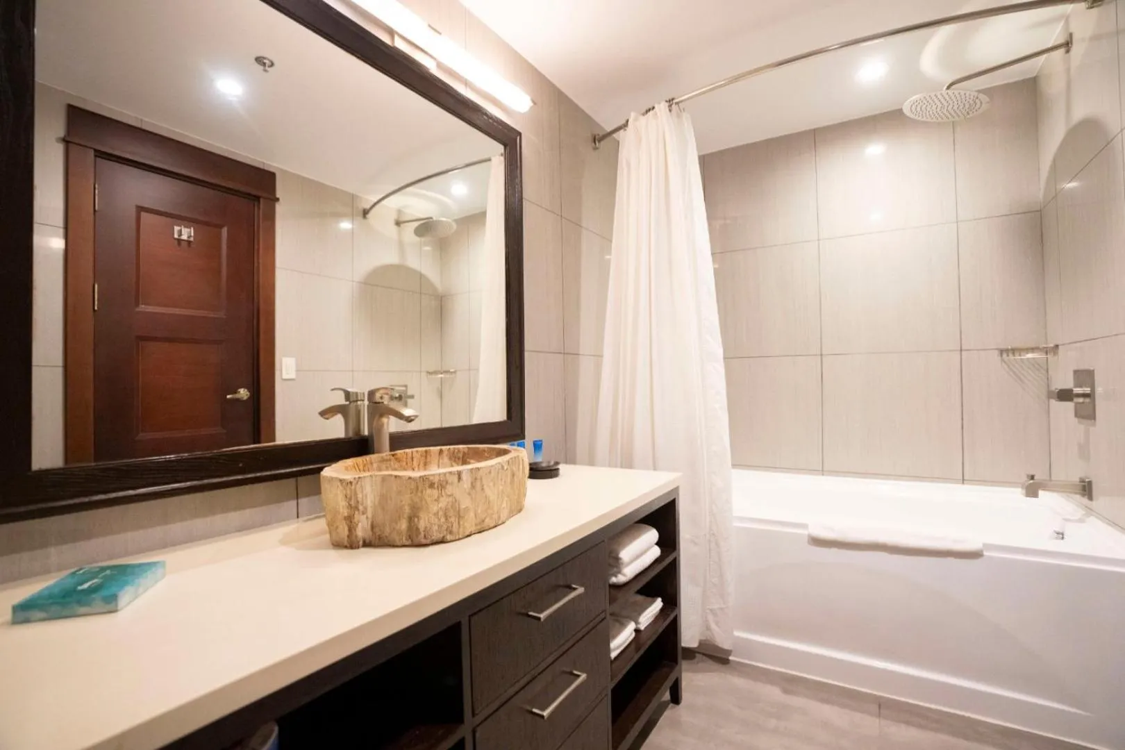 Bathroom in Crocs Resort & Casino