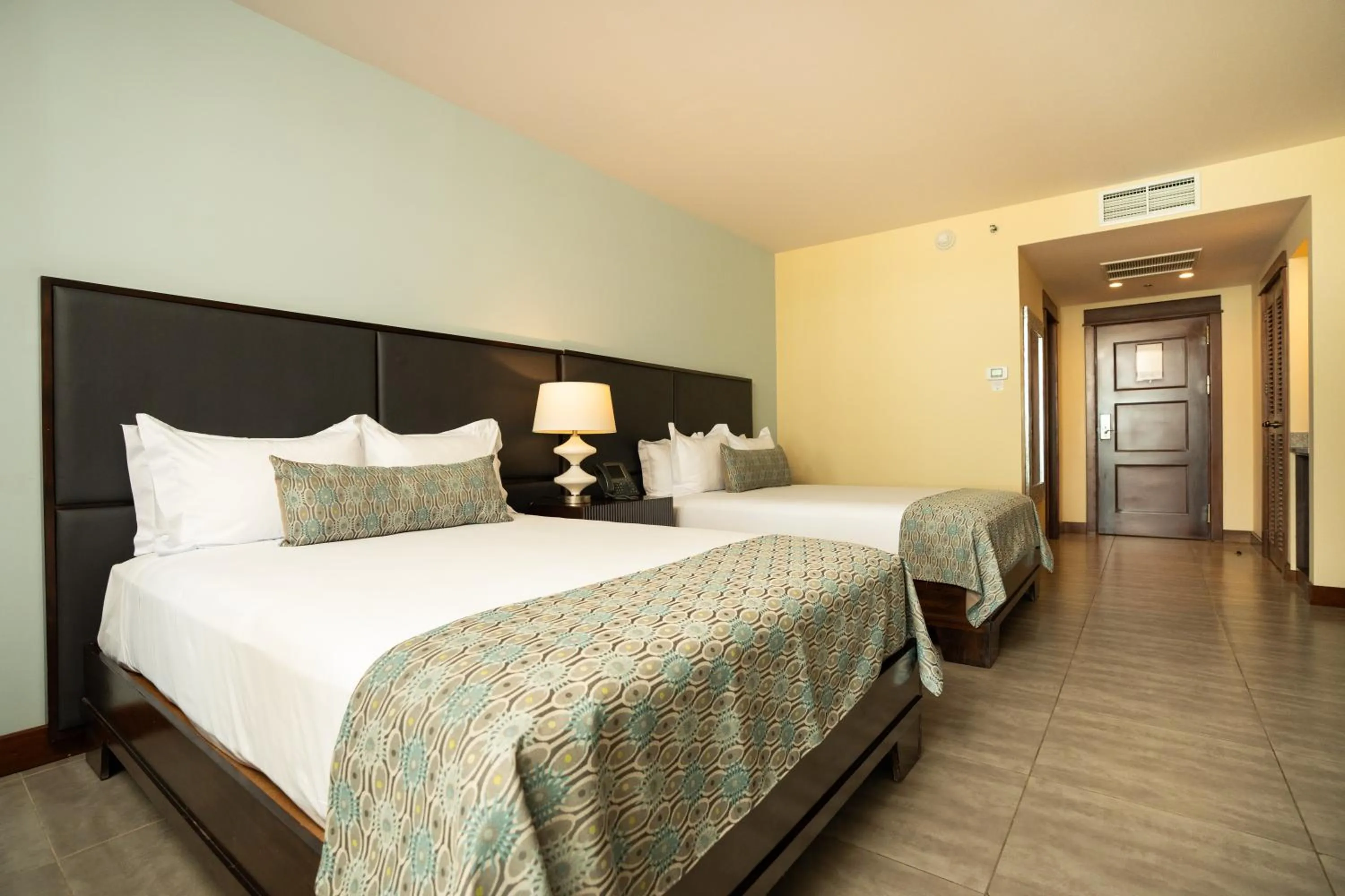 Bedroom, Bed in Crocs Resort & Casino