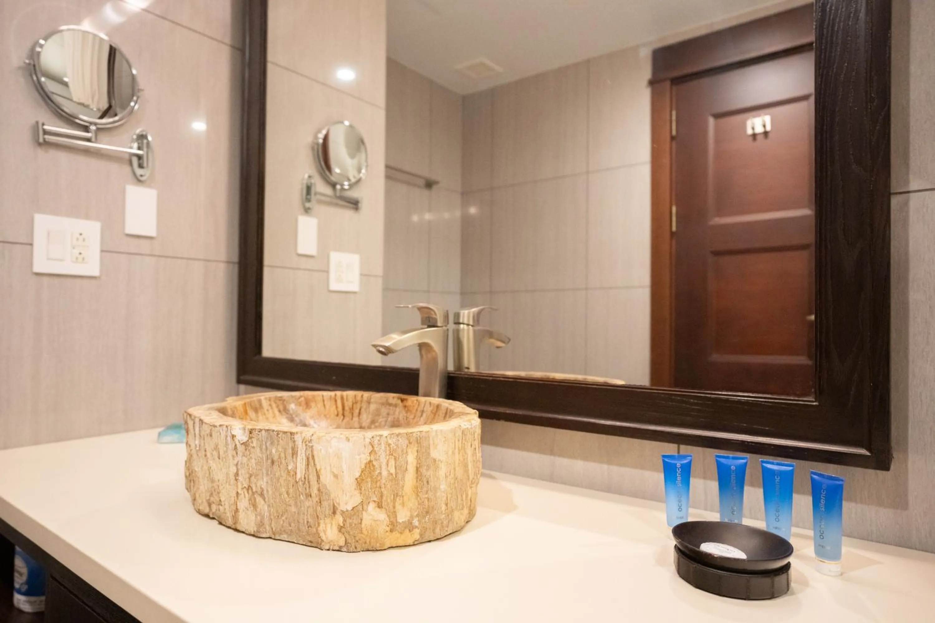 Bathroom in Crocs Resort & Casino