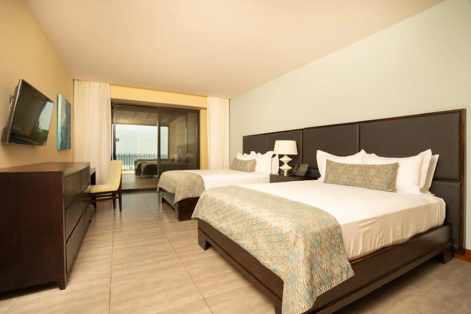 Bedroom, Bed in Crocs Resort & Casino