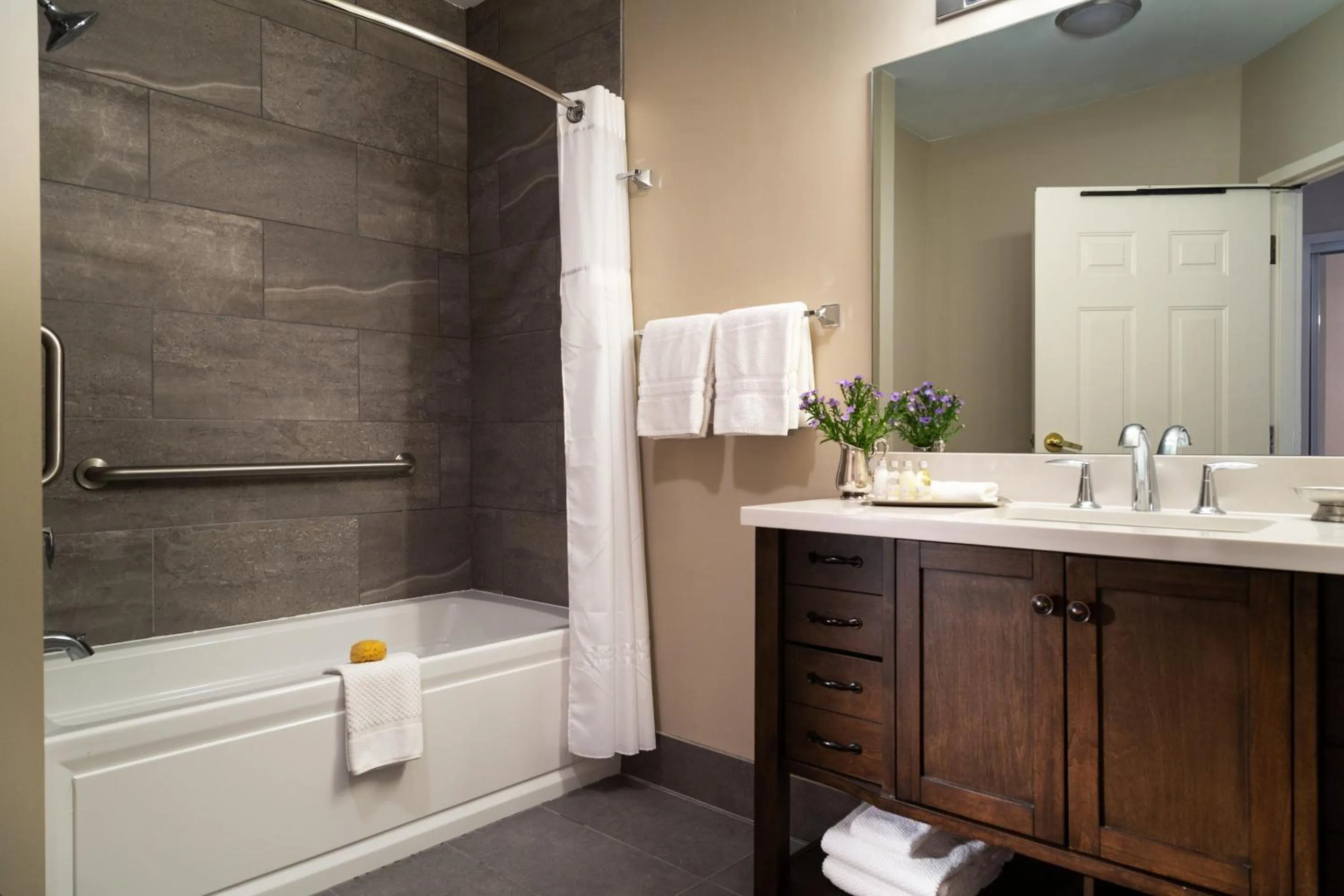 Bathroom in Meadowbrook Inn
