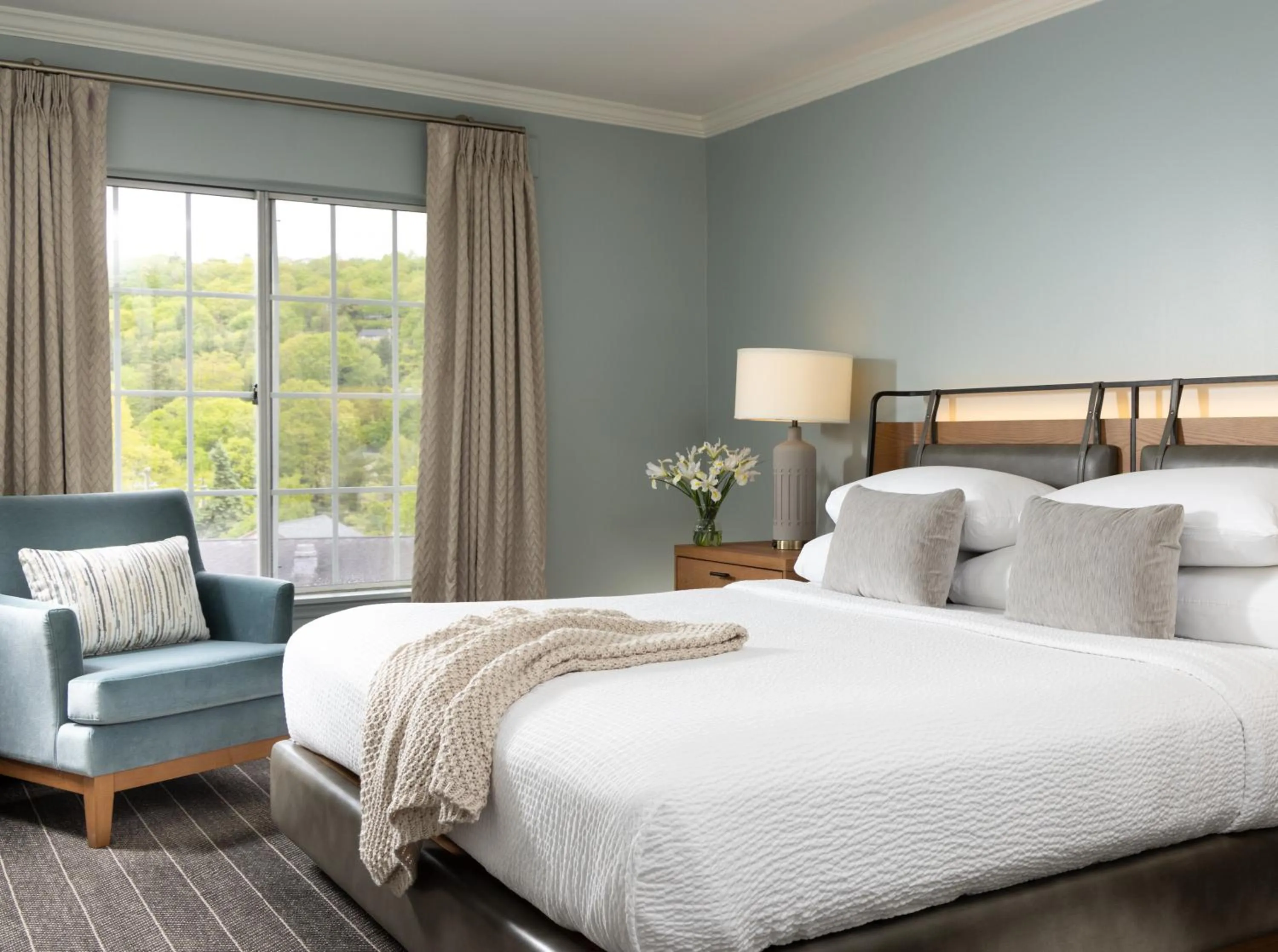 Bedroom, Bed in Meadowbrook Inn