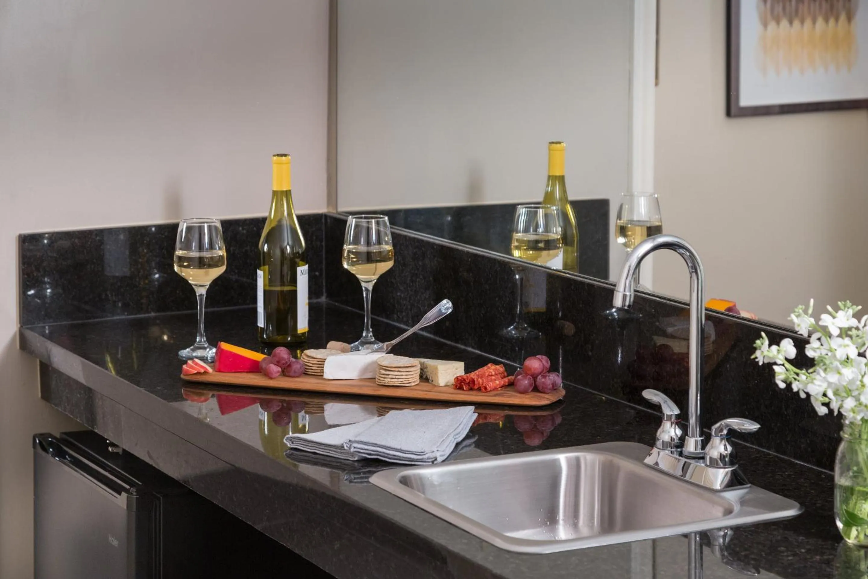 Food and drinks in Meadowbrook Inn