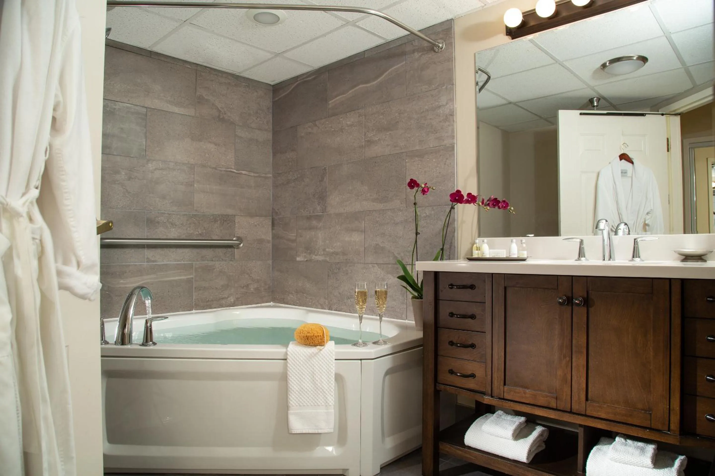 Bathroom in Meadowbrook Inn