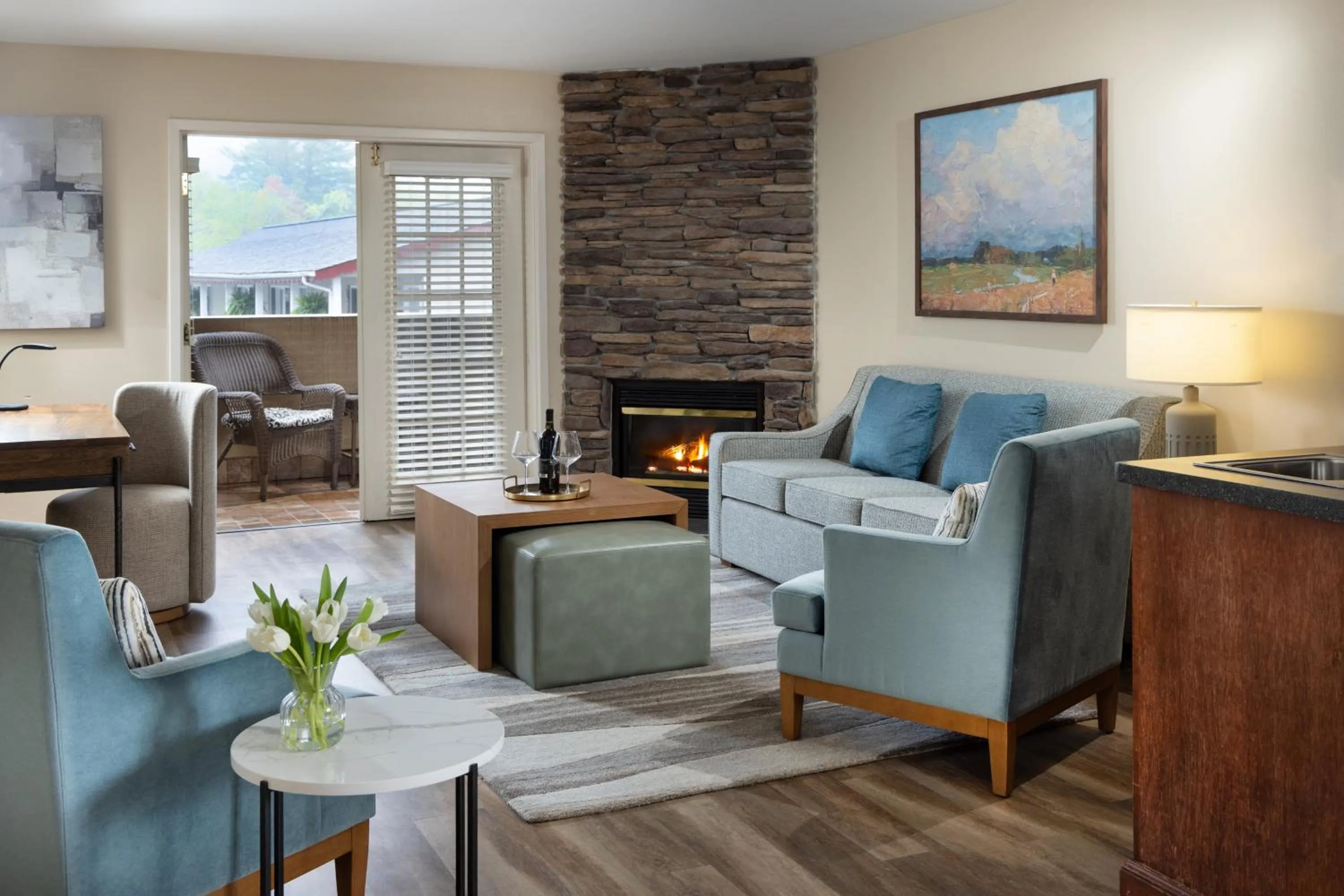 Living room in Meadowbrook Inn