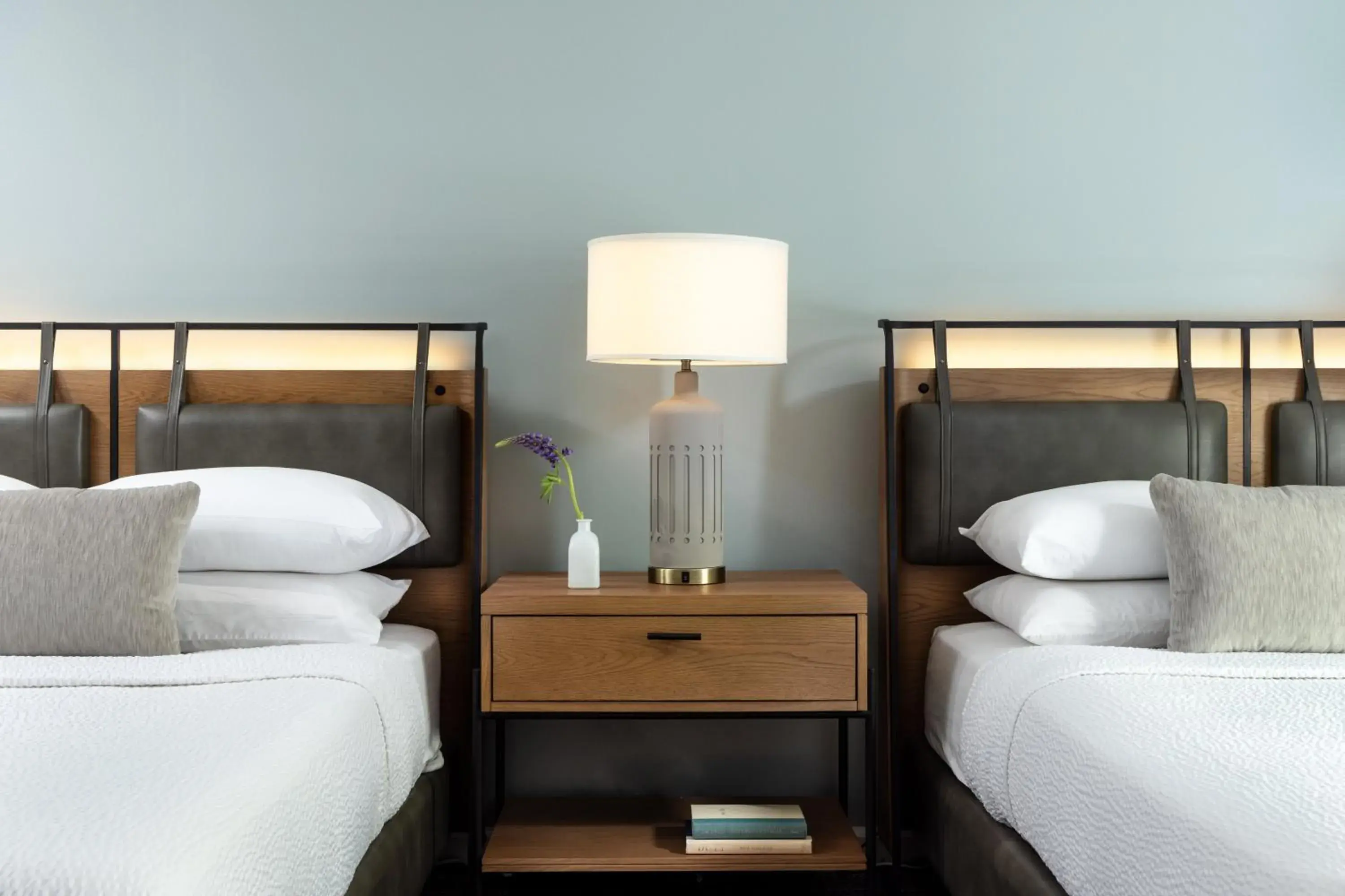 Bed in Meadowbrook Inn Bed in Meadowbrook Inn