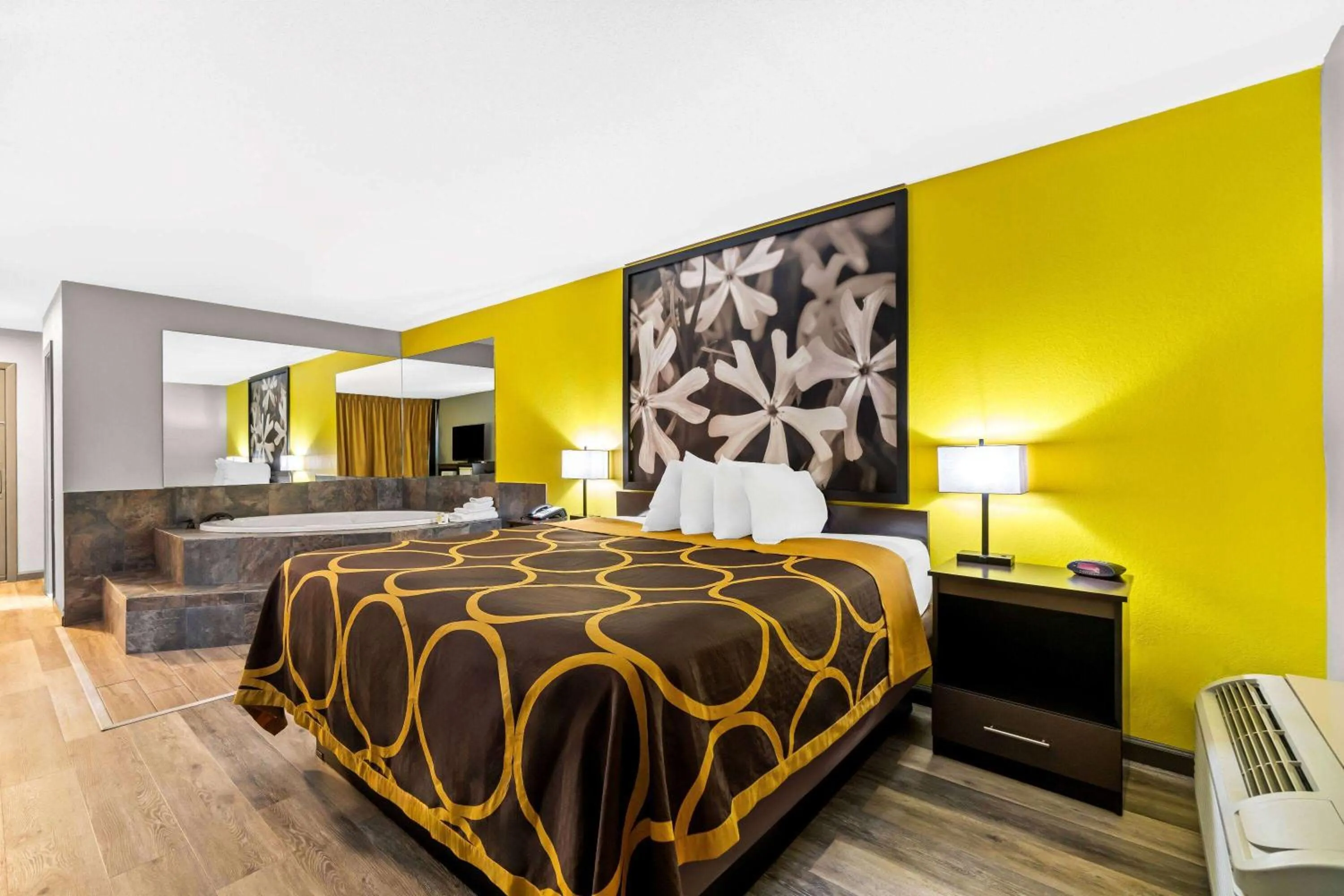 Photo of the whole room, Bed in Super 8 by Wyndham Paragould