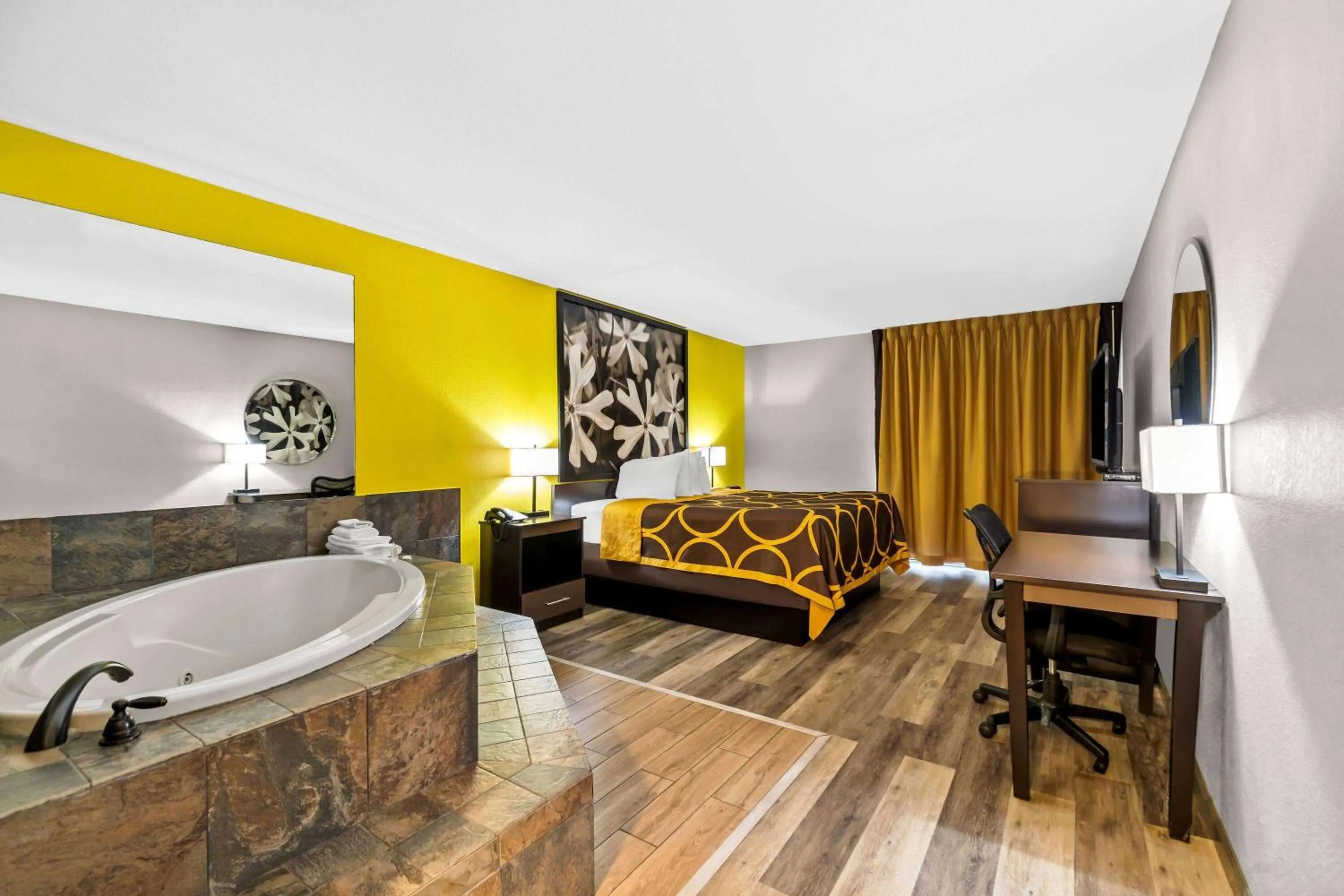 Photo of the whole room, Bed in Super 8 by Wyndham Paragould