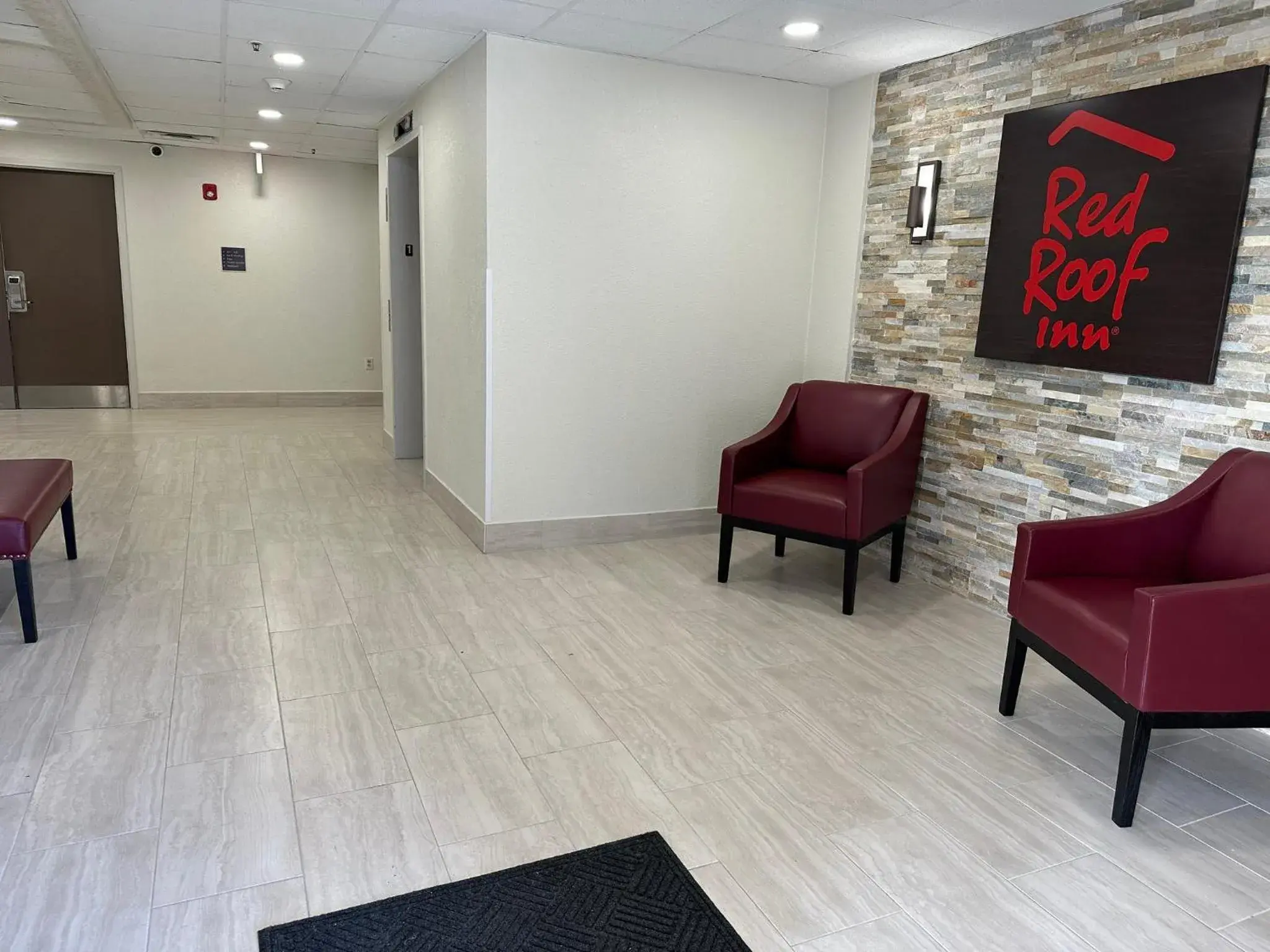 Lobby or reception in Red Roof Inn Charleston - Dunbar Lobby or reception in Red Roof Inn Charleston - Dunbar