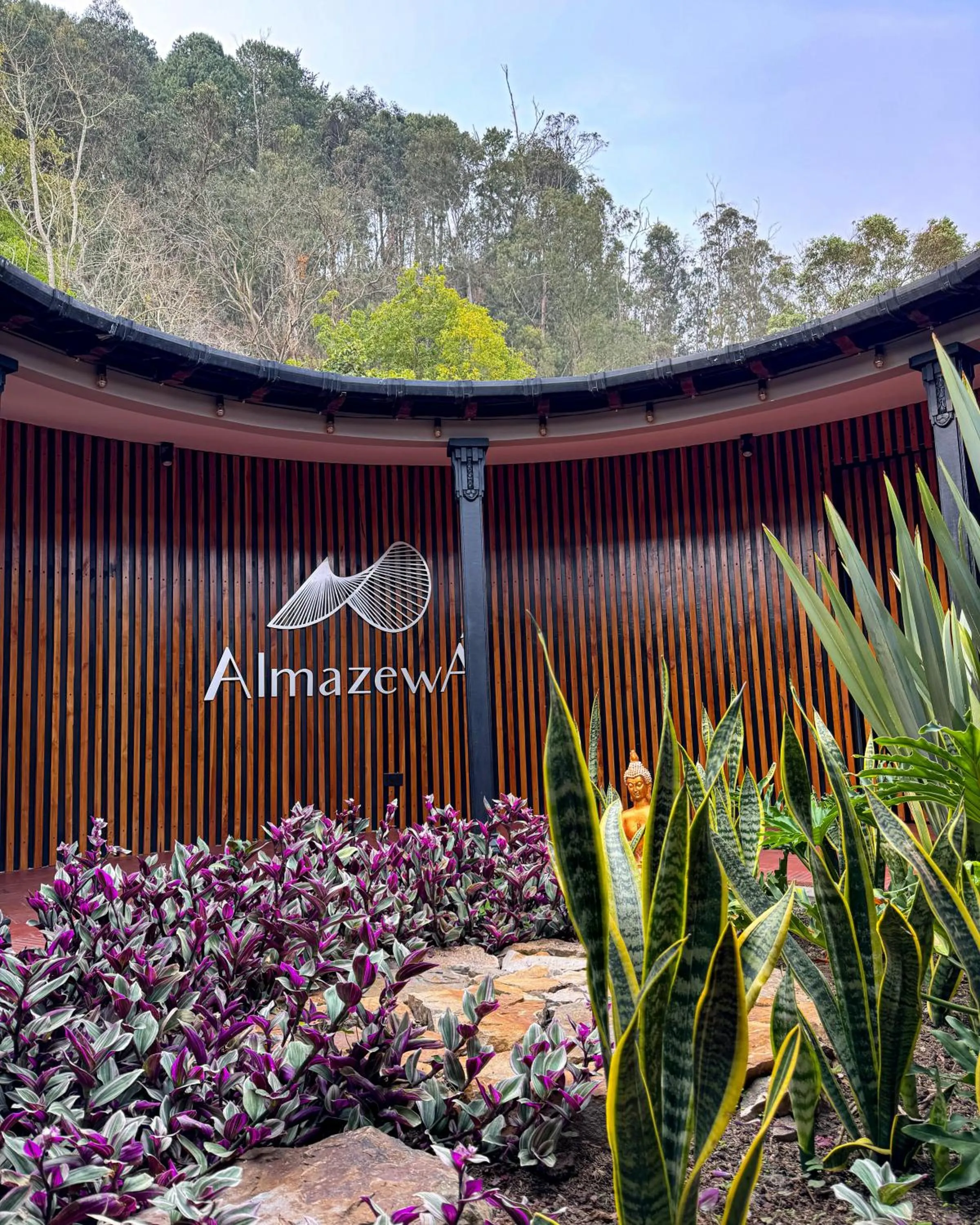 Property logo or sign in AlmazewÁ