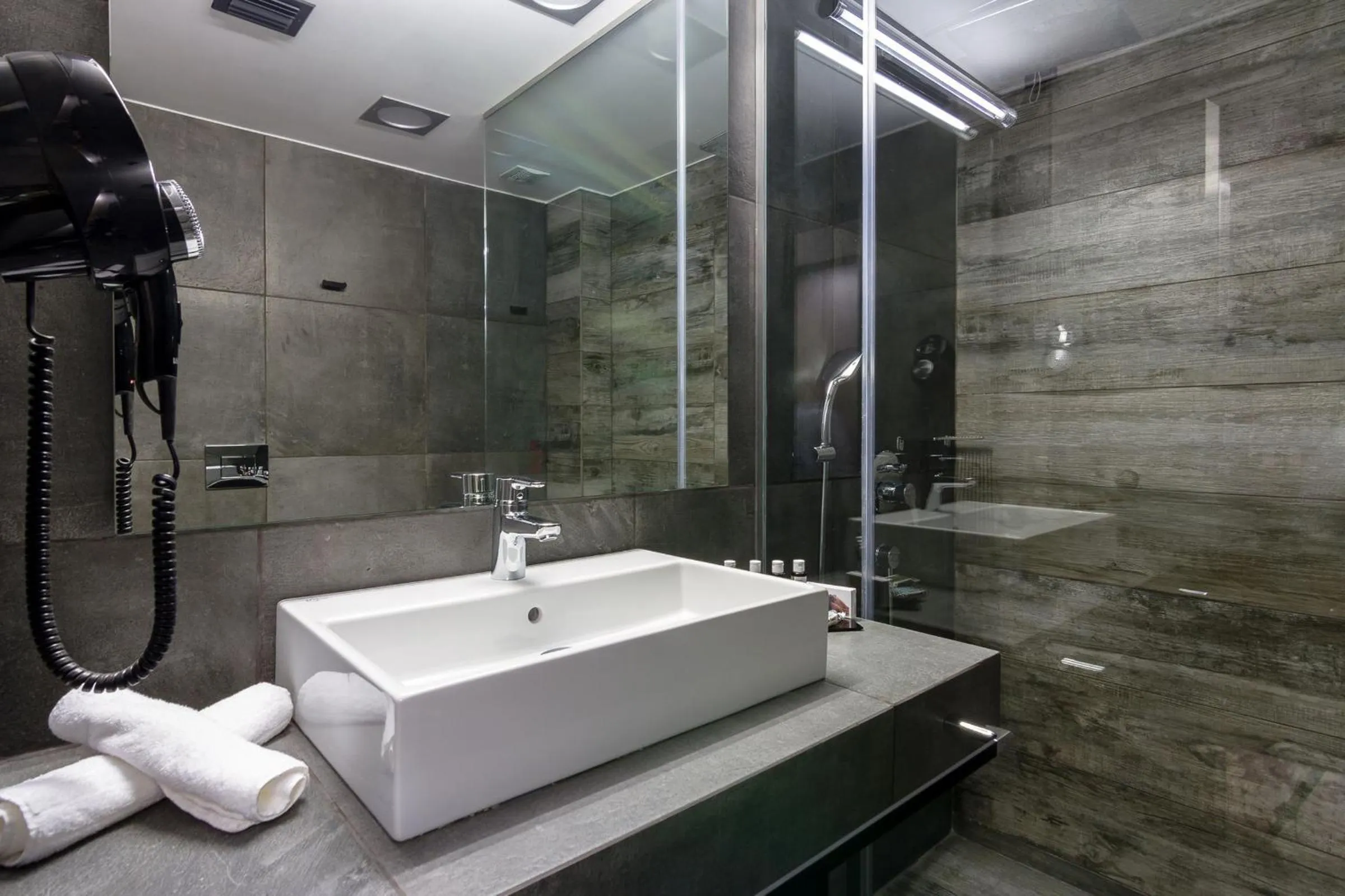 Bathroom in 360 Degrees