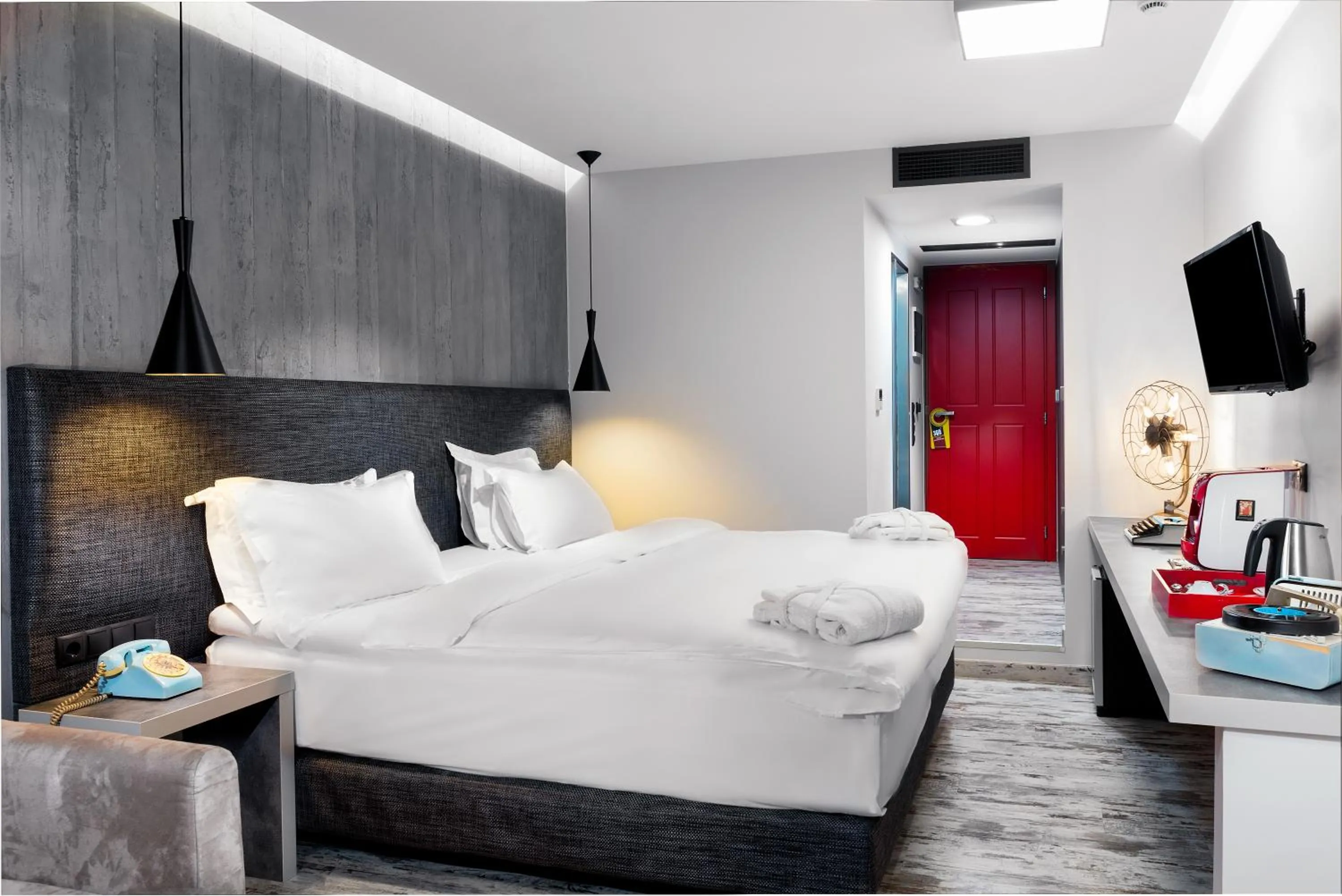 Photo of the whole room, Bed in 360 Degrees