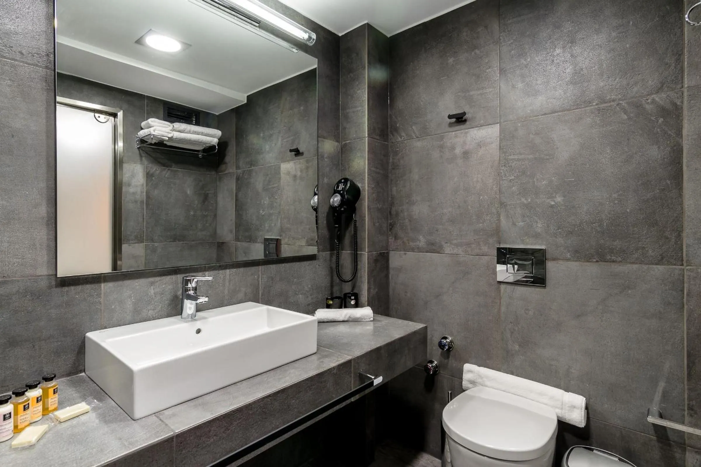 Bathroom in 360 Degrees