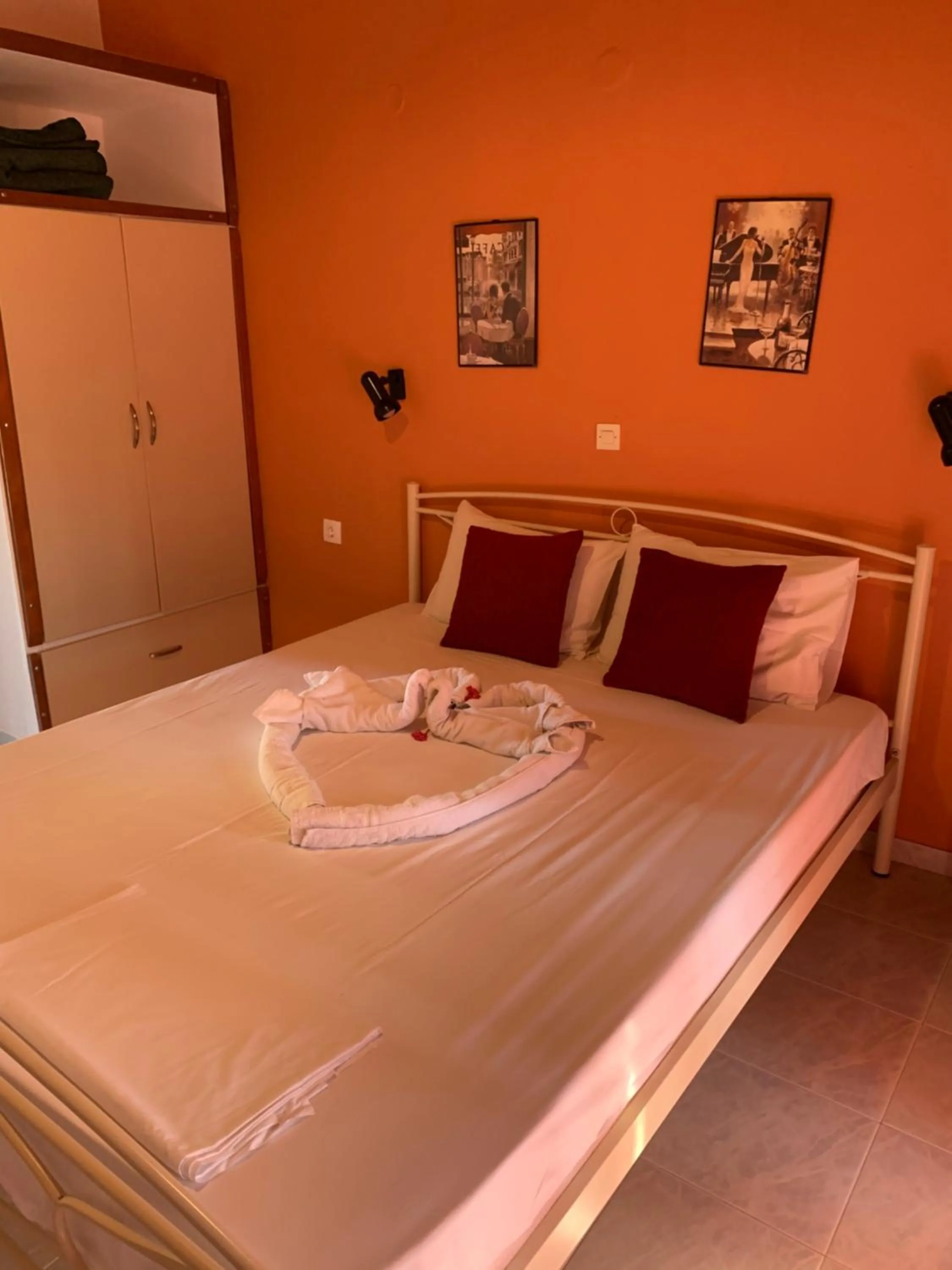 Bed in Gerani