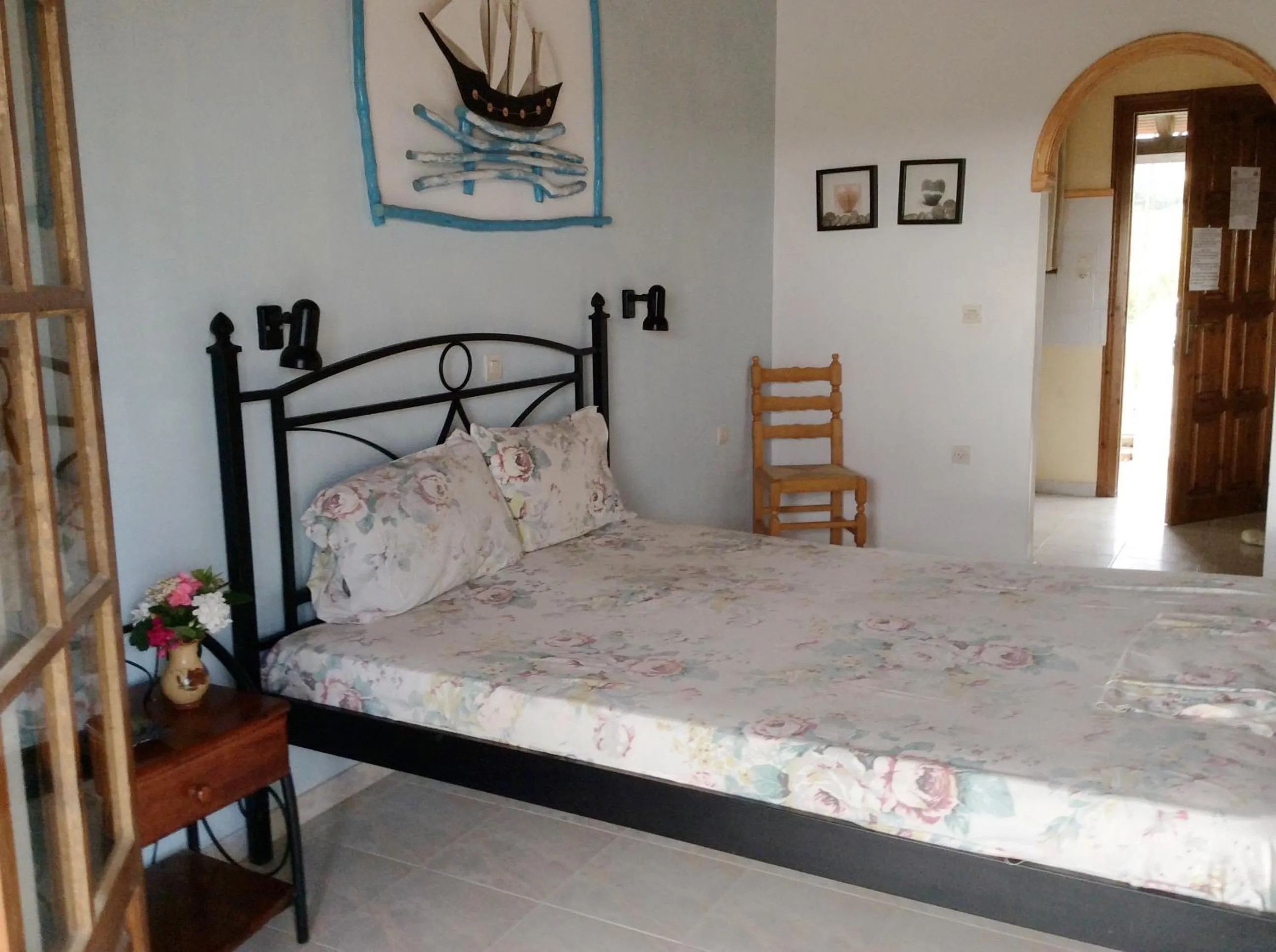 Bedroom, Bed in Gerani