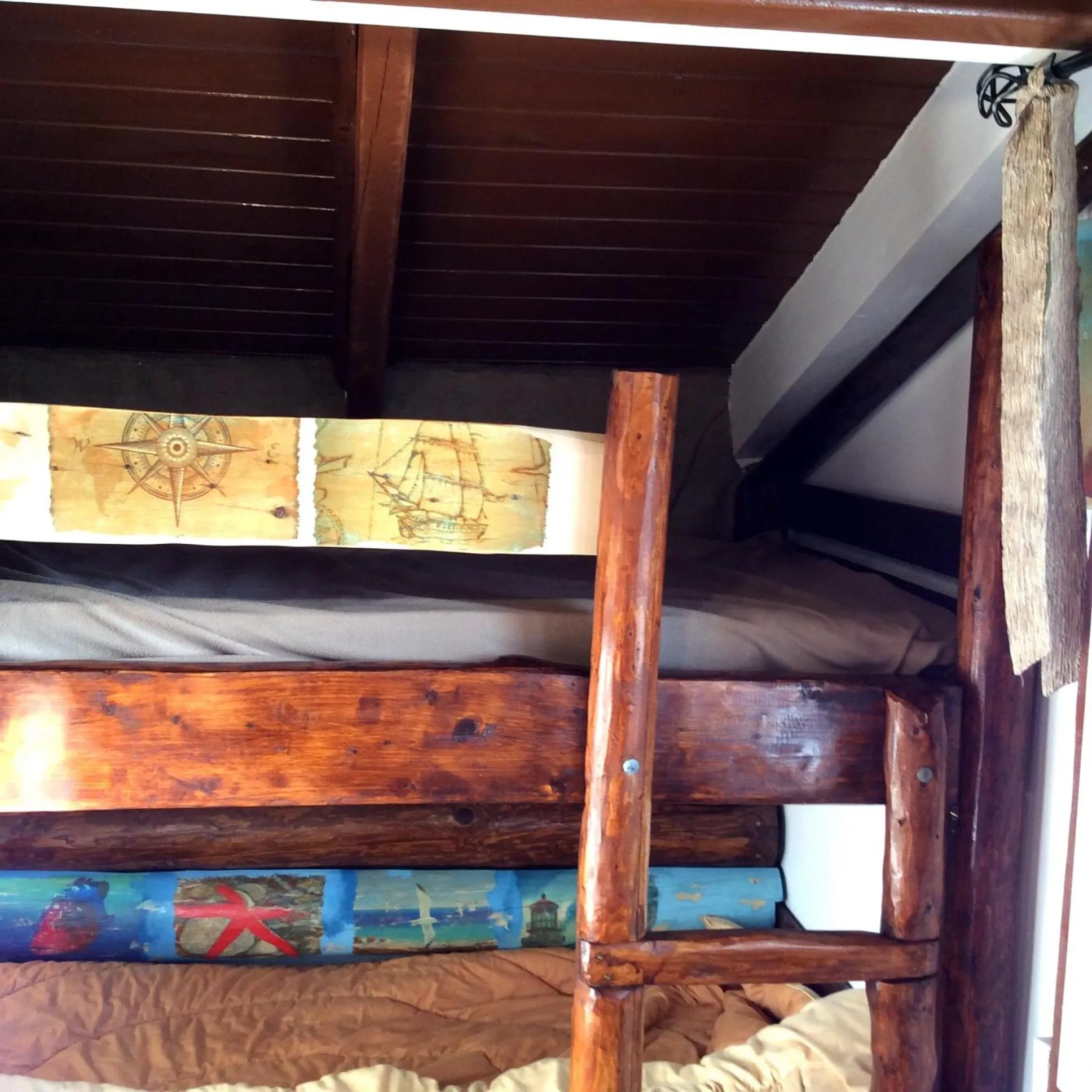 bunk bed, Bed in Gerani