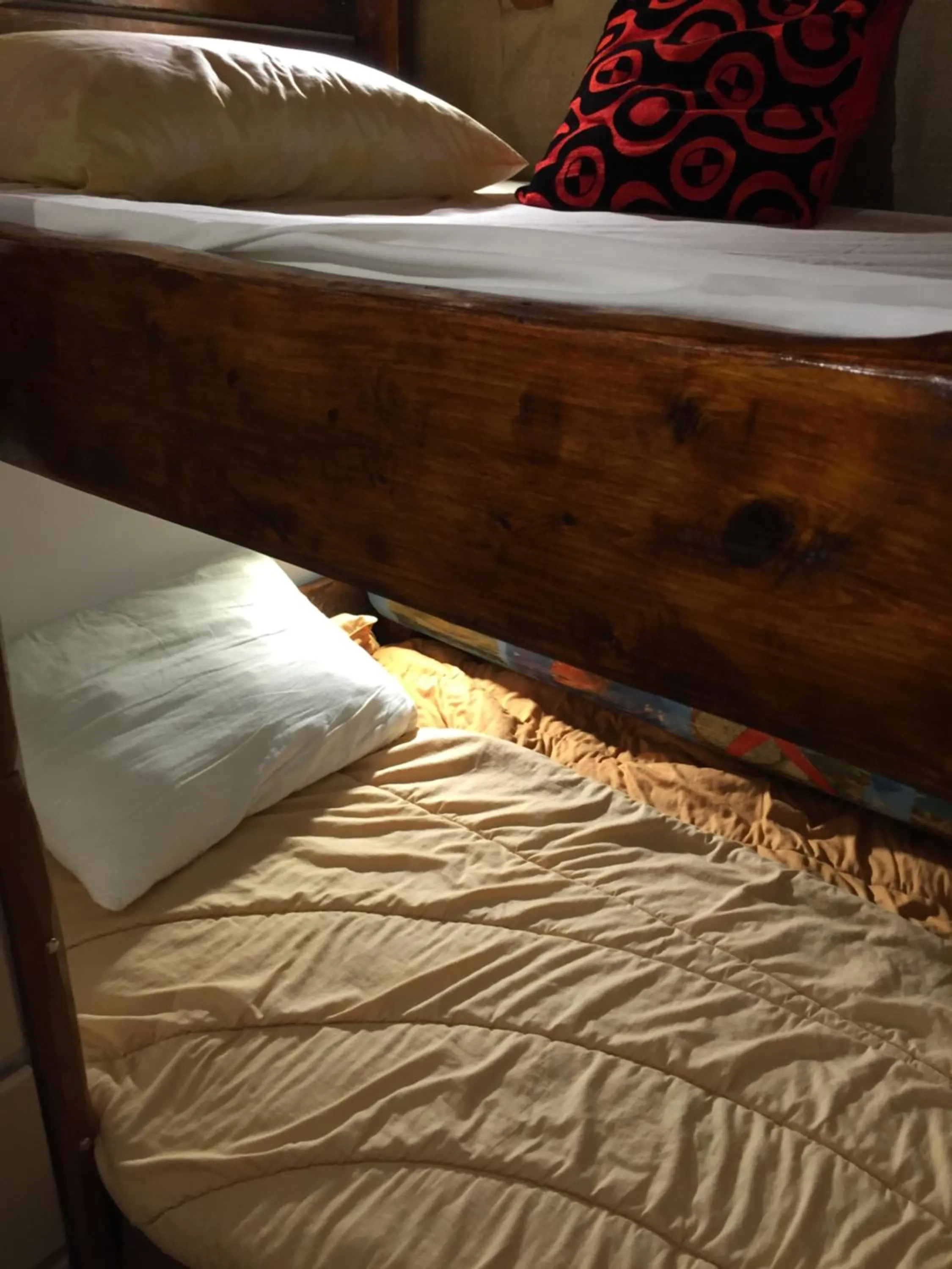 bunk bed, Bed in Gerani