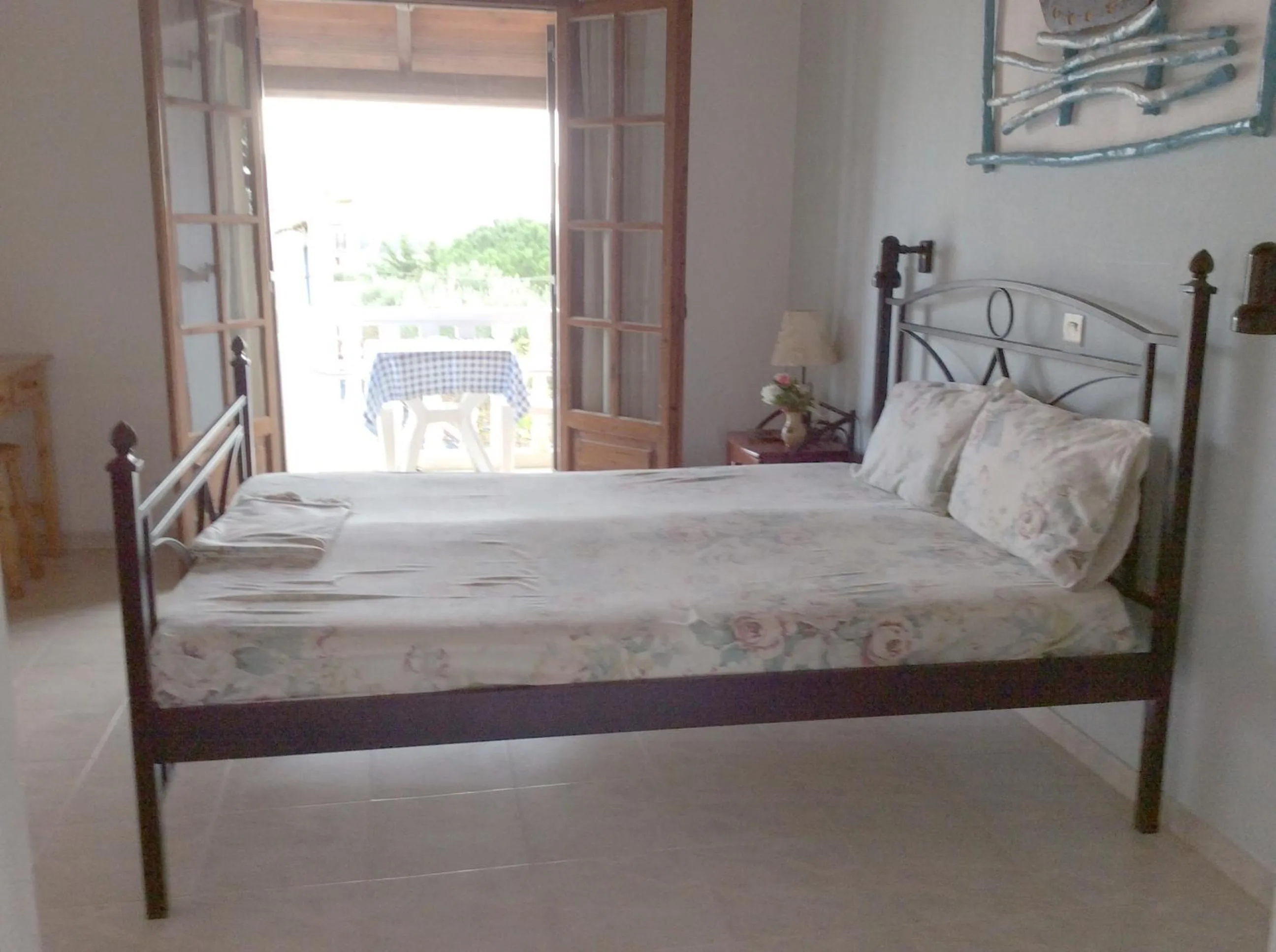 Bedroom, Bed in Gerani