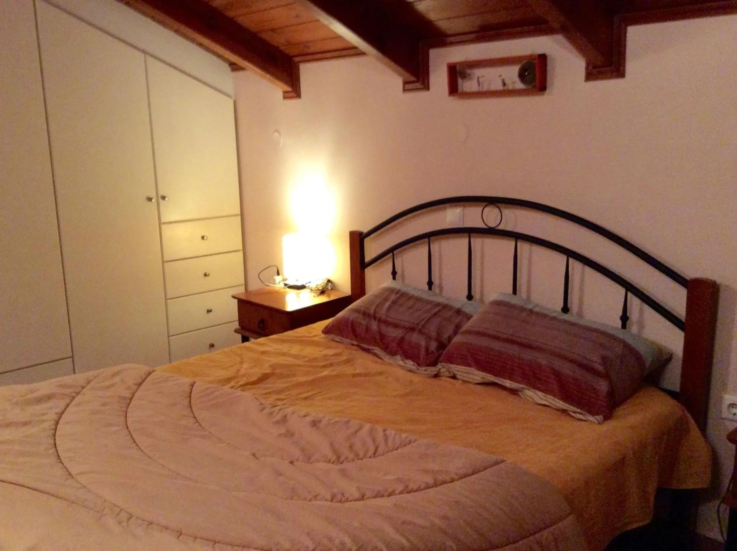 Bedroom, Bed in Gerani