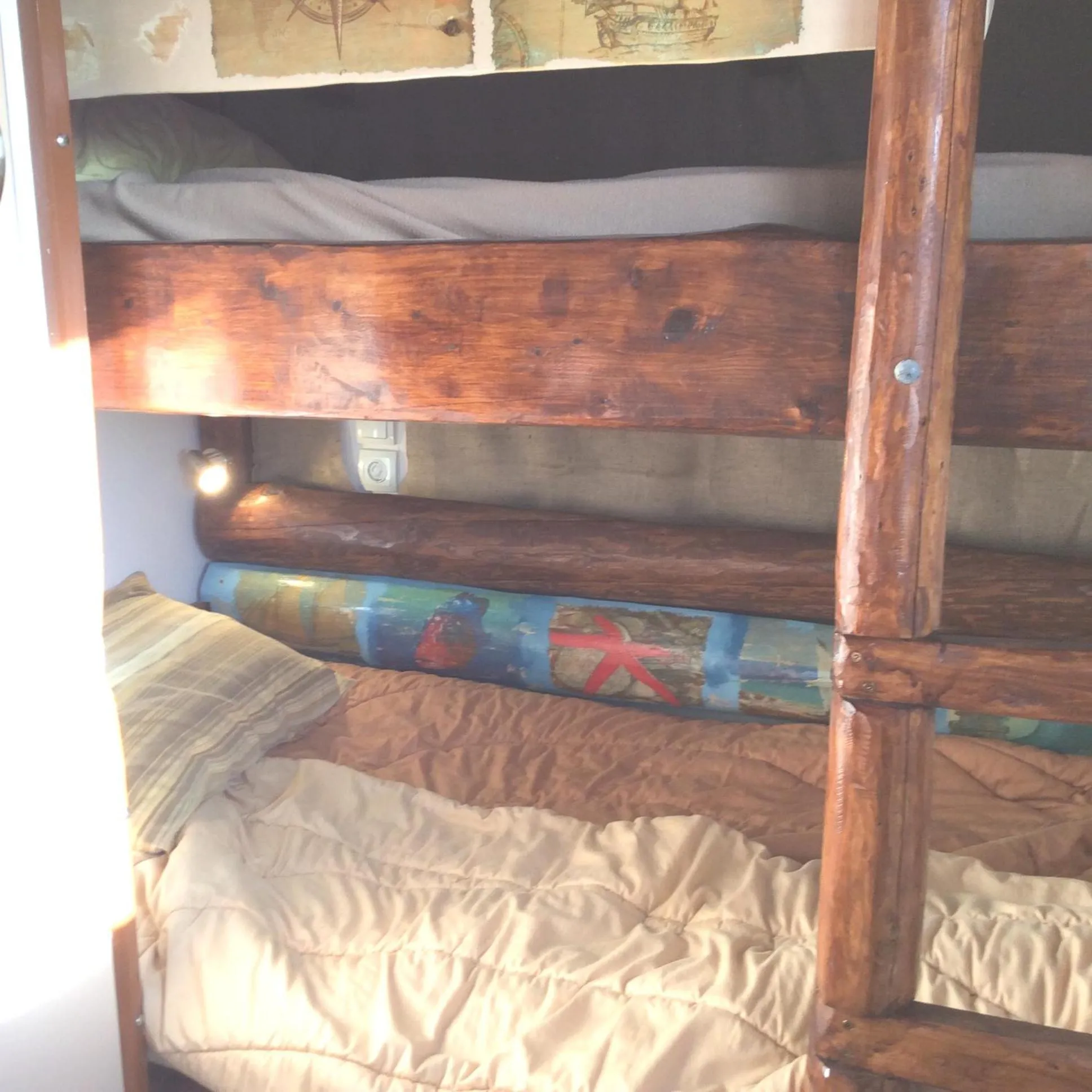 bunk bed, Bed in Gerani