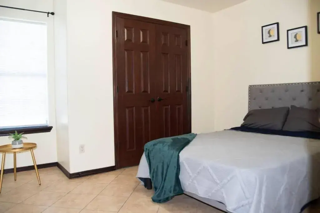Apartment - single occupancy in Modern 2 bed 2-bath next to University UTRGV Apartment - single occupancy in Modern 2 bed 2-bath next to University UTRGV