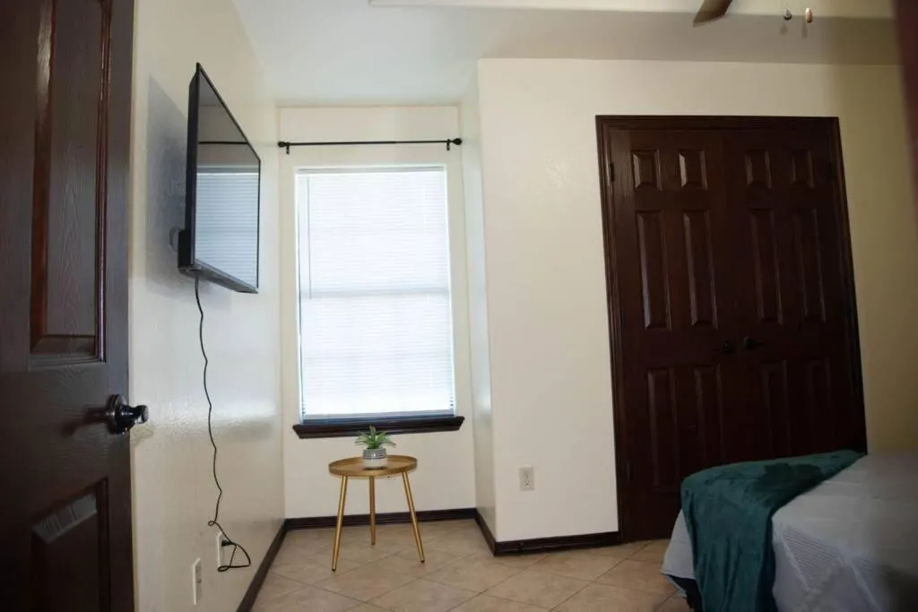 Apartment - single occupancy in Modern 2 bed 2-bath next to University UTRGV