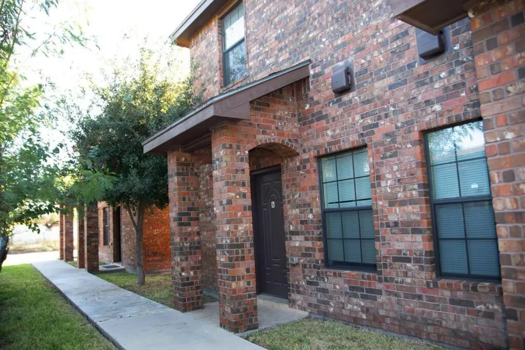 Apartment - single occupancy in Modern 2 bed 2-bath next to University UTRGV