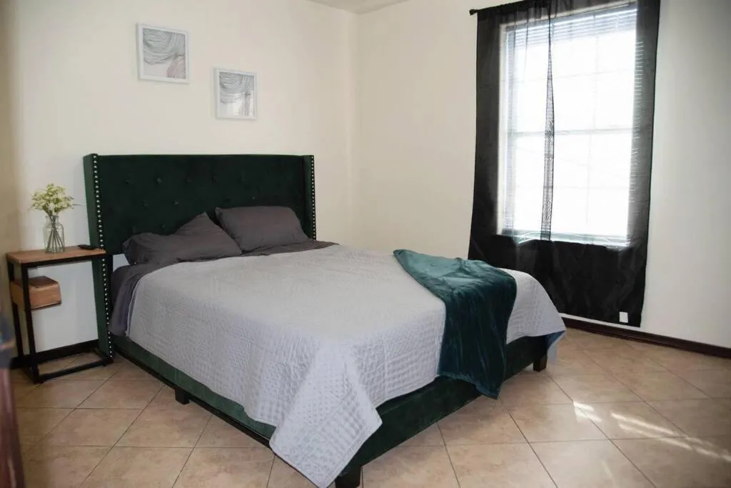 Apartment - single occupancy in Modern 2 bed 2-bath next to University UTRGV