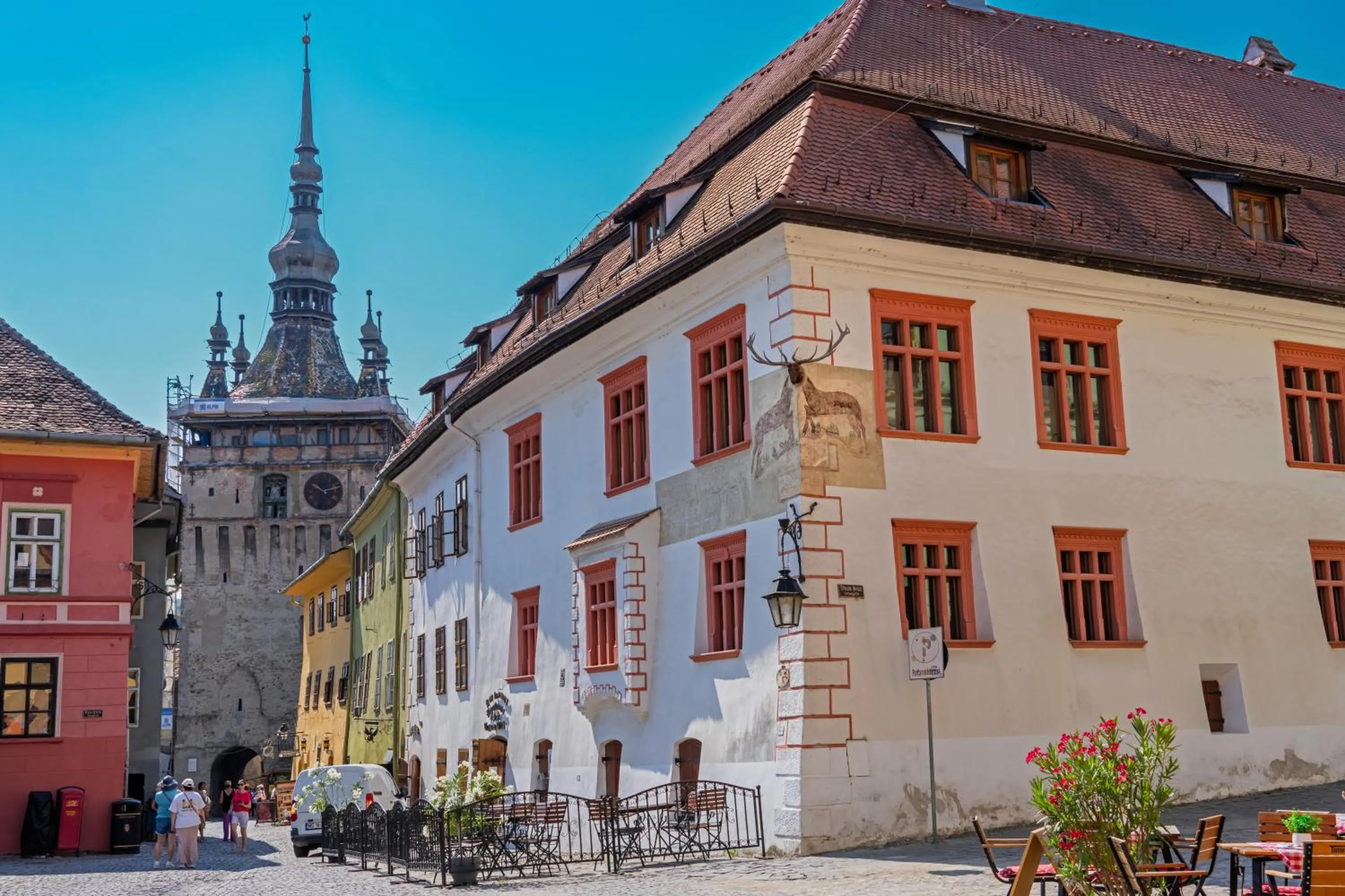 Property building in Casa cu Cerb