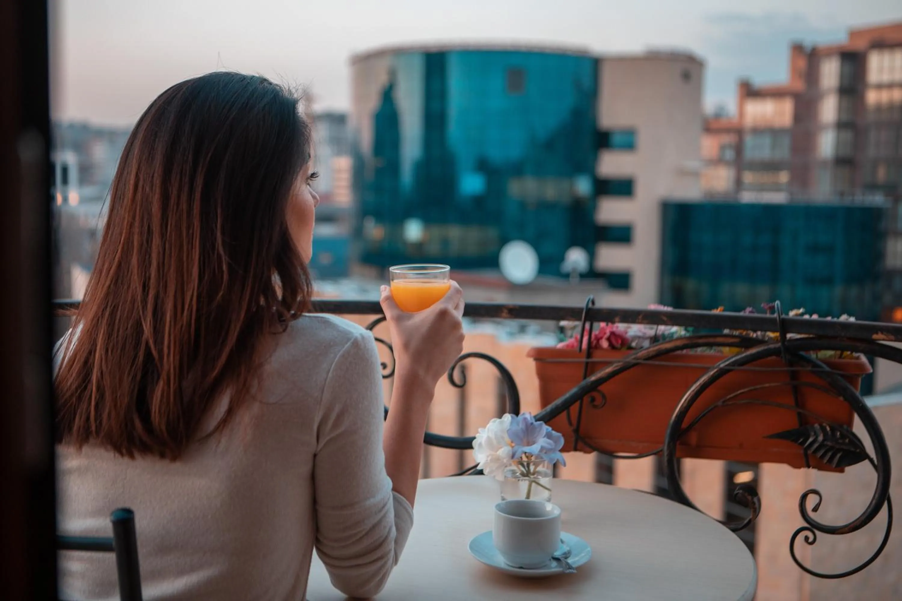 People in Kantar Hostel