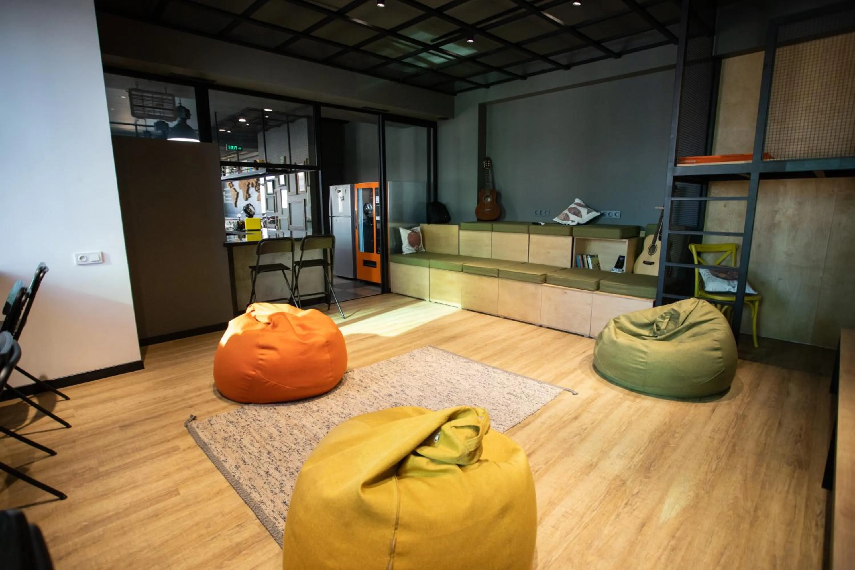 Communal lounge/ TV room in Kantar Hostel