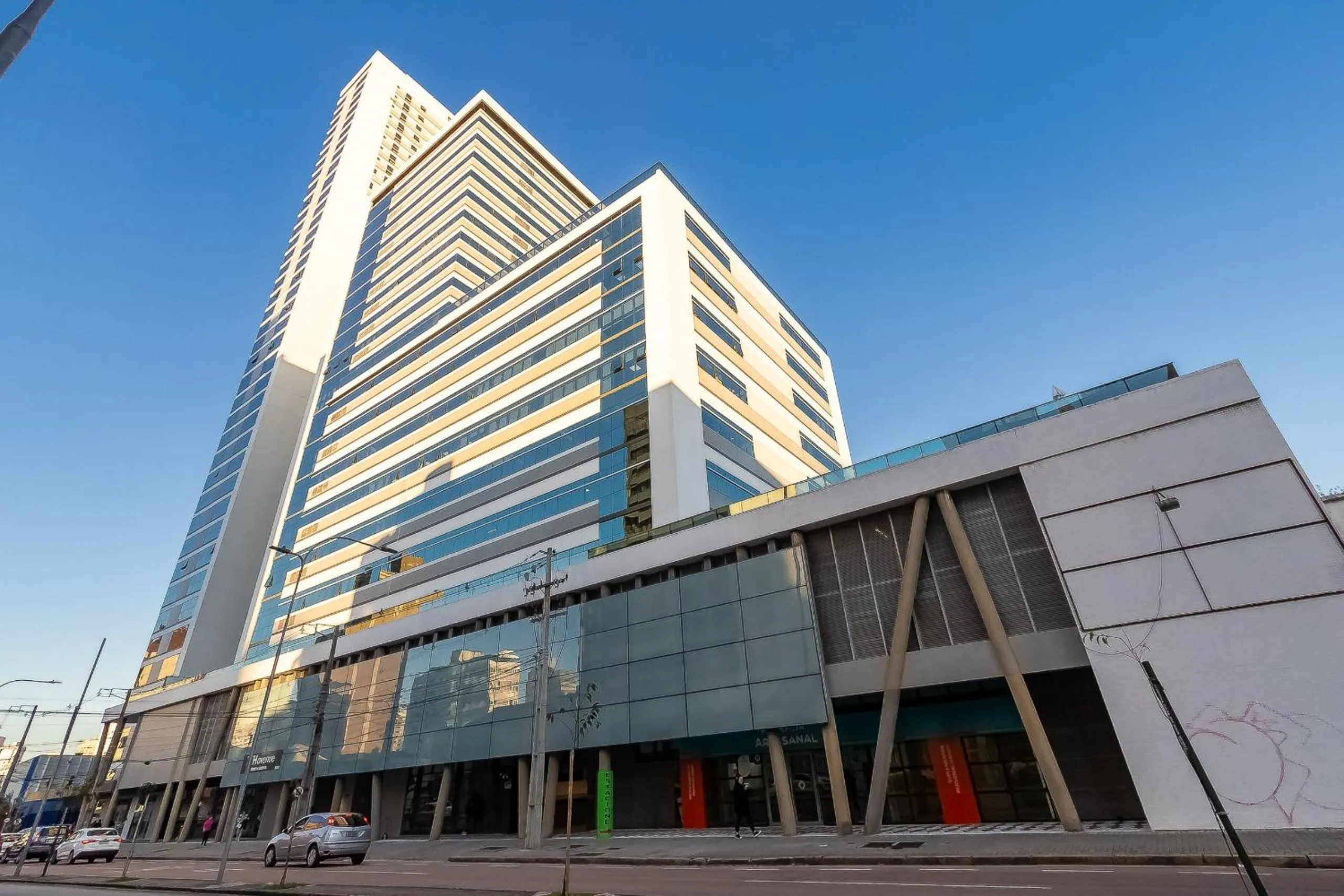 Facade/entrance in 7th Avenue - Centro | Curitiba | Gonzaga Stays