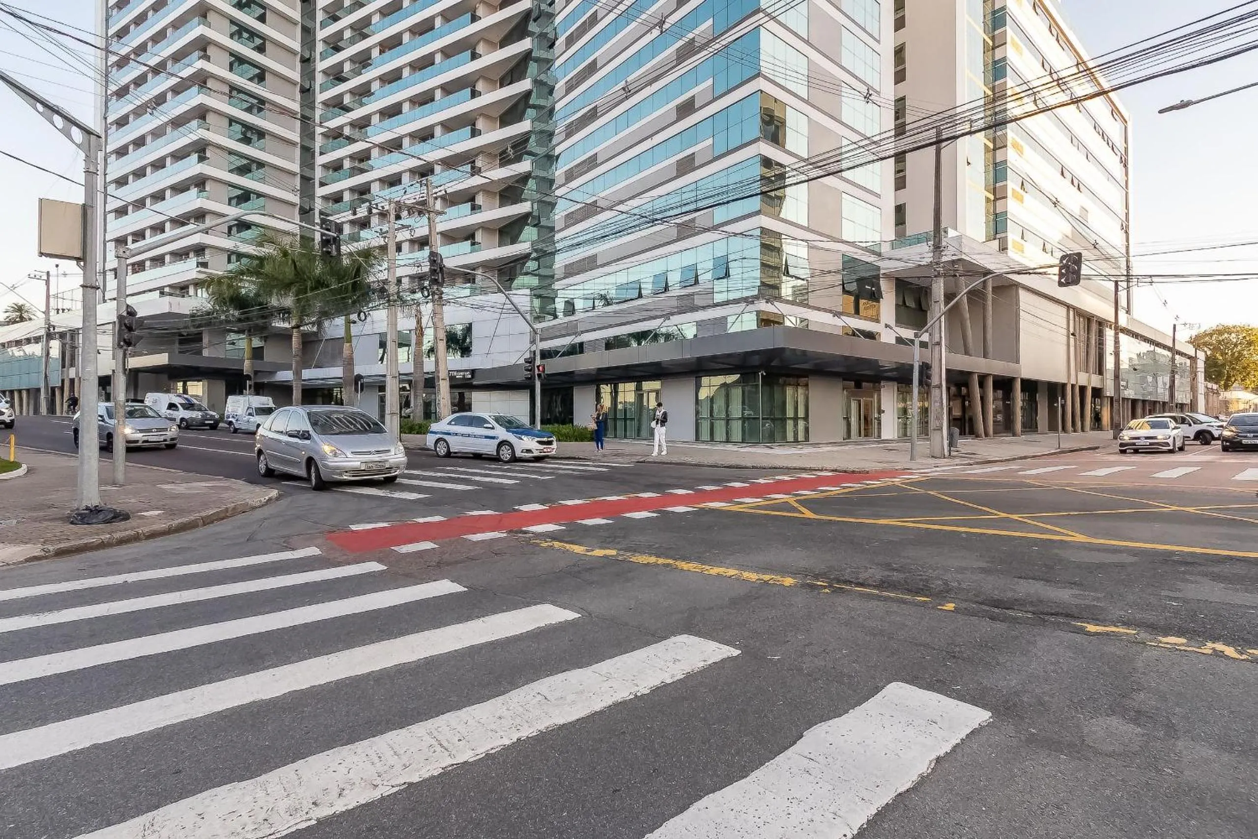 Facade/entrance in 7th Avenue - Centro | Curitiba | Gonzaga Stays