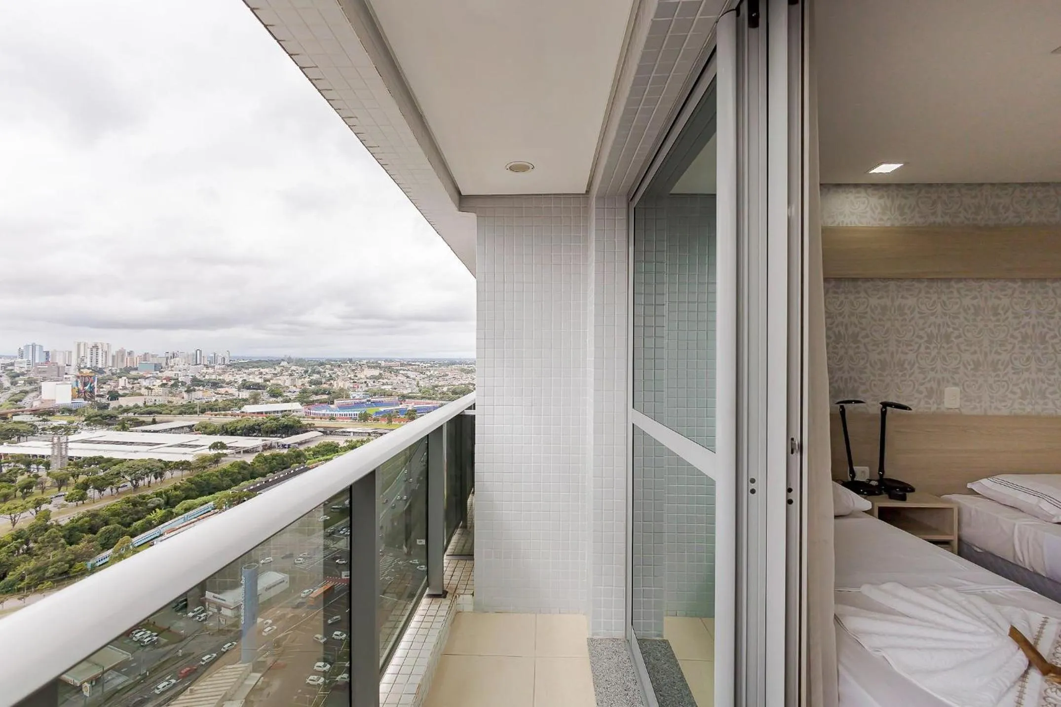 Balcony/Terrace, Bed in 7th Avenue - Centro | Curitiba | Gonzaga Stays