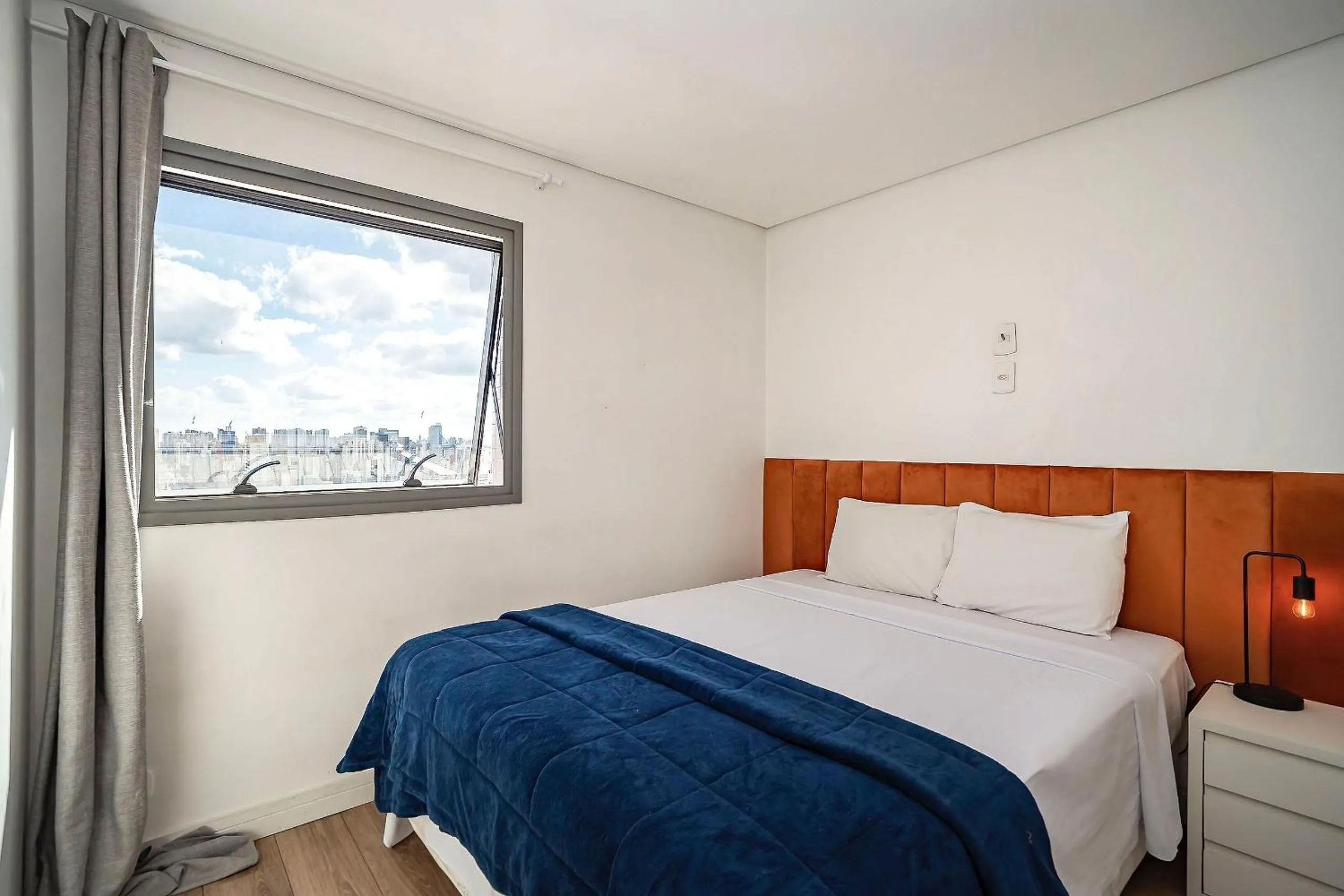 Bedroom, Bed in 7th Avenue - Centro | Curitiba | Gonzaga Stays