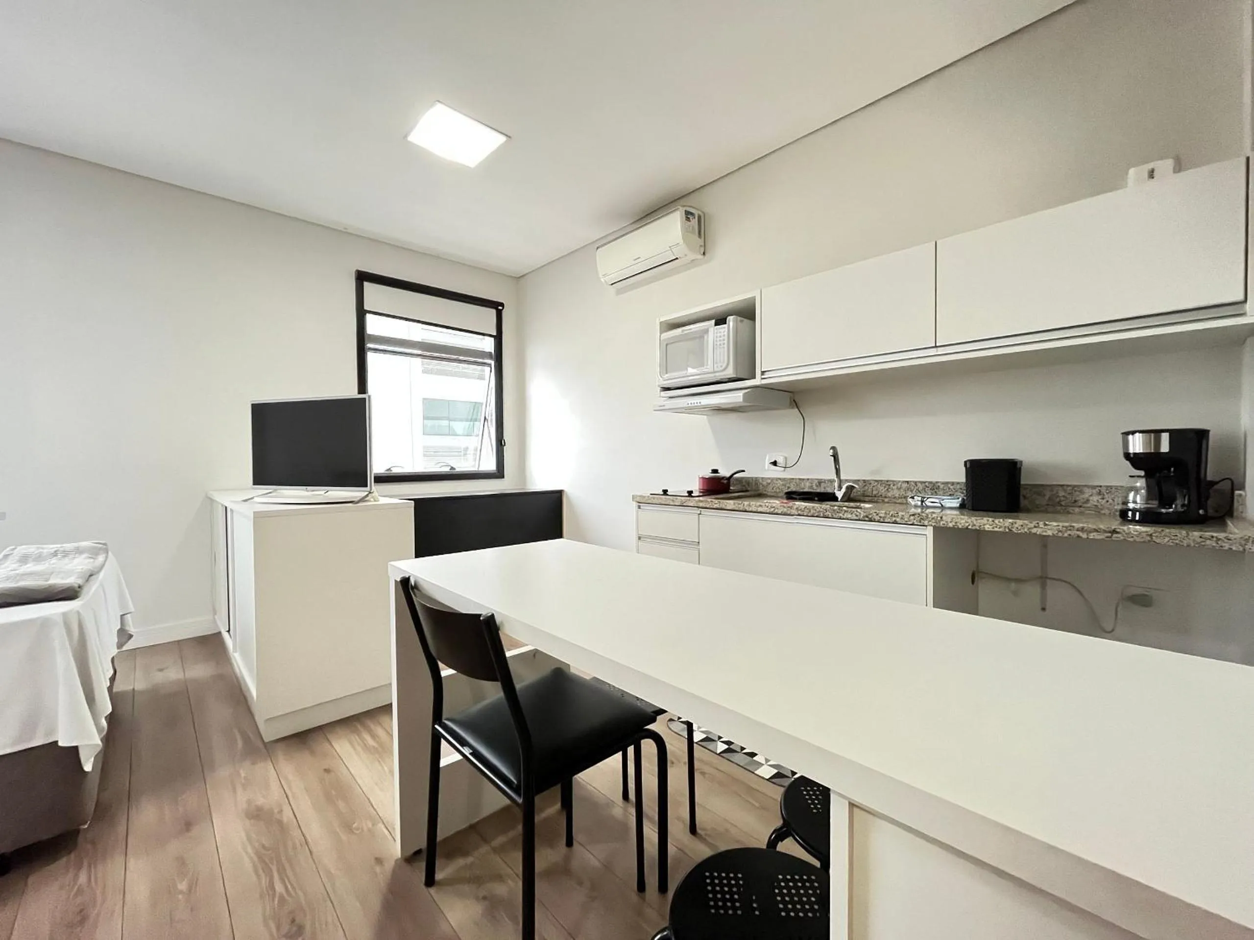 Kitchen or kitchenette in 7th Avenue - Centro | Curitiba | Gonzaga Stays