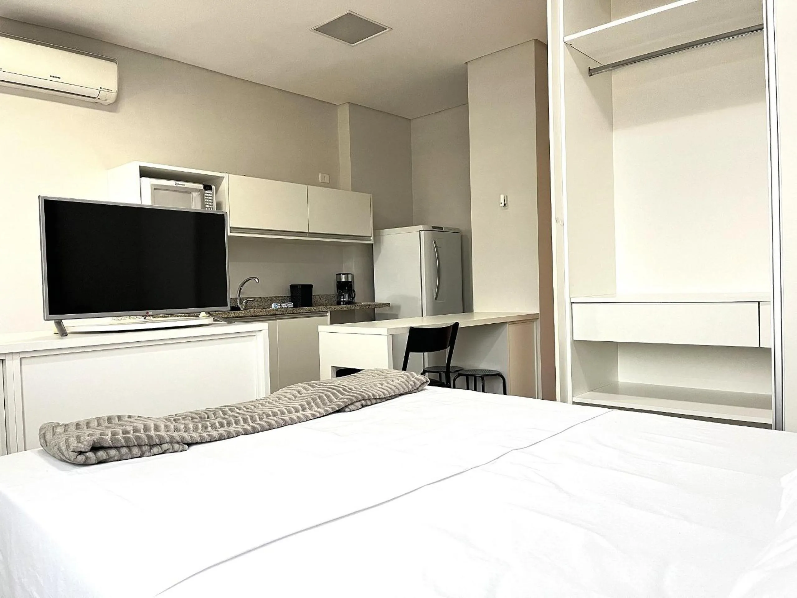 Photo of the whole room in 7th Avenue - Centro | Curitiba | Gonzaga Stays