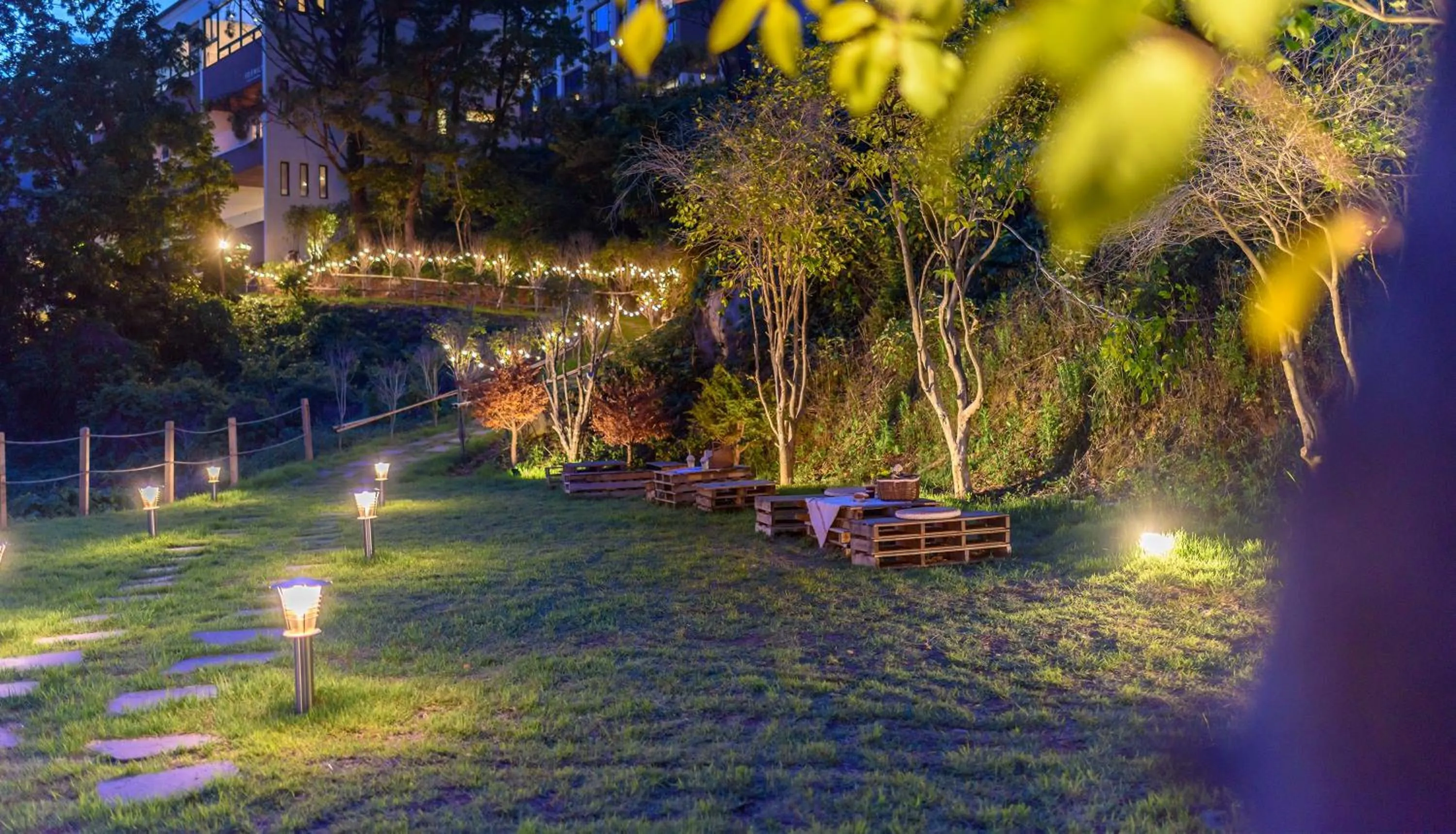 Garden in Friemily Pool Villa & Hotel
