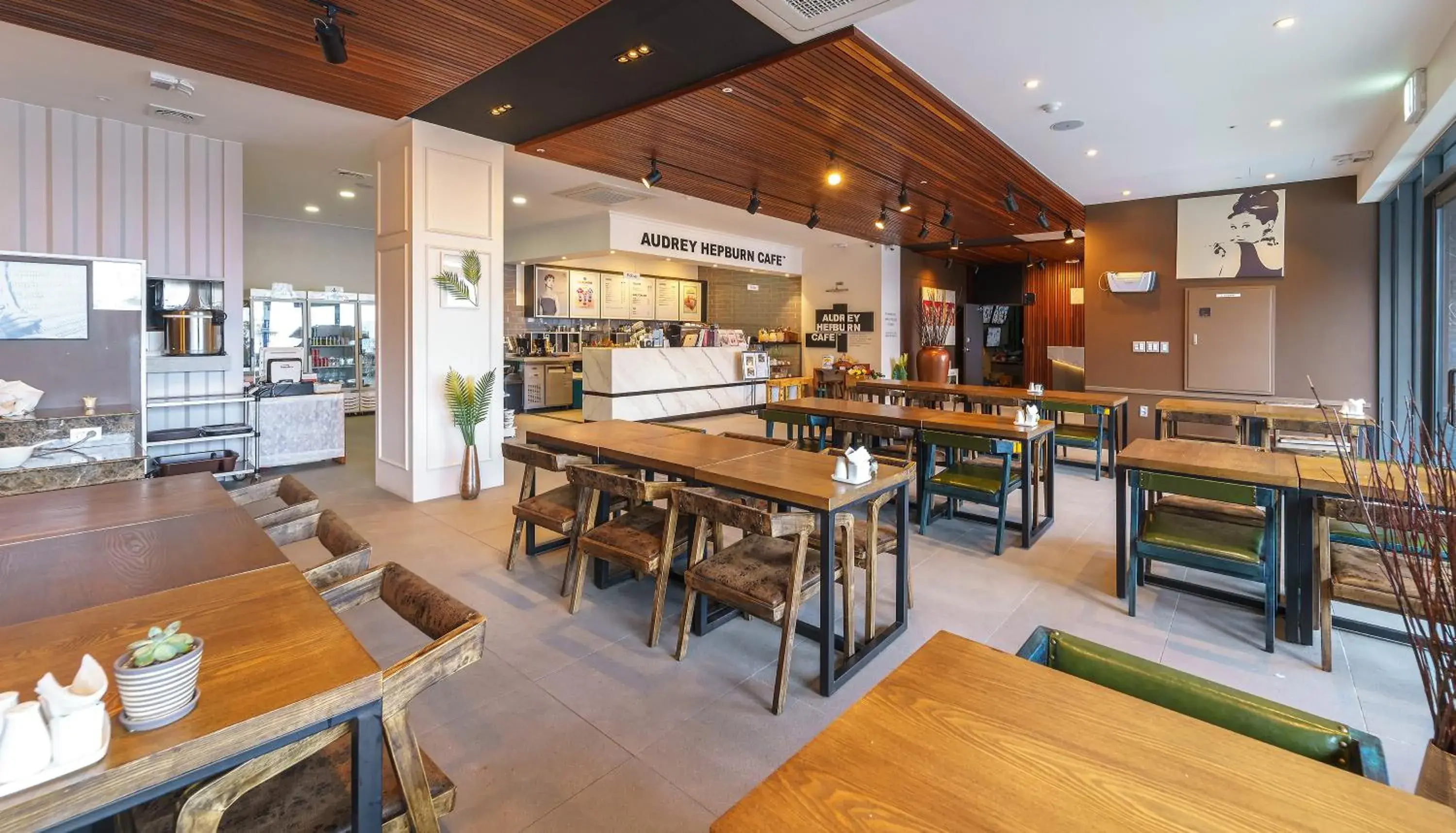 Restaurant/places to eat in Friemily Pool Villa & Hotel Restaurant/places to eat in Friemily Pool Villa & Hotel