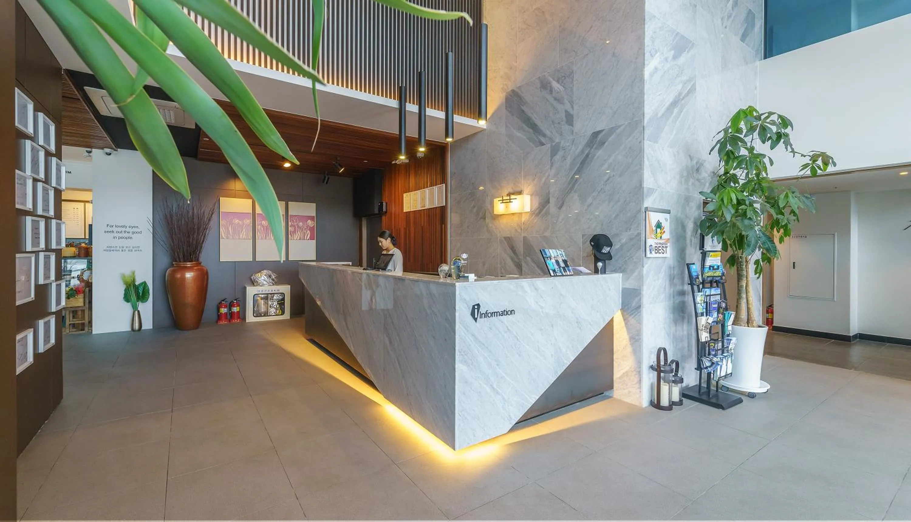 Lobby or reception in Friemily Pool Villa & Hotel