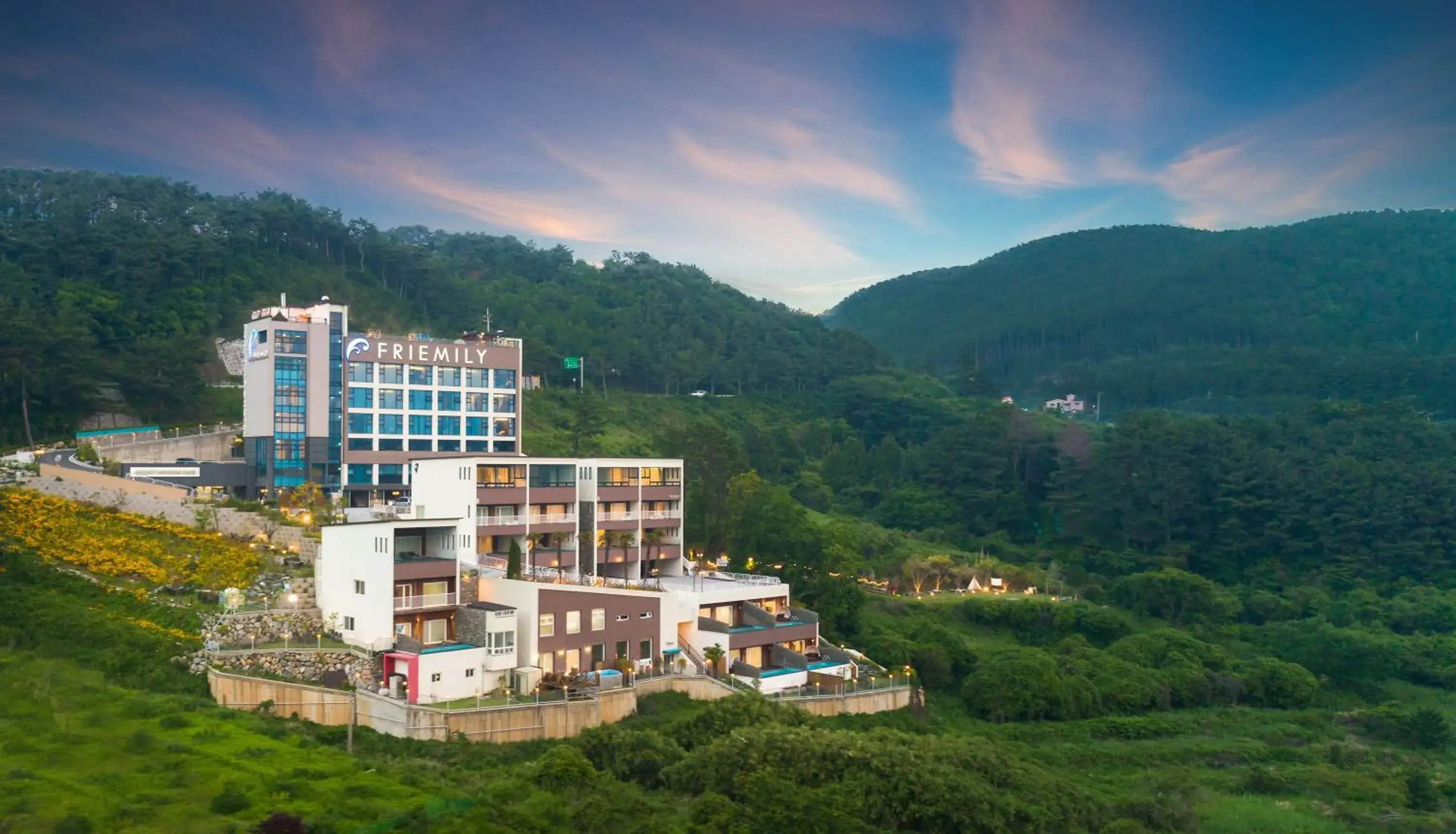 Property building in Friemily Pool Villa & Hotel Property building in Friemily Pool Villa & Hotel