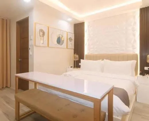 Bed in Grospe Resort Boracay