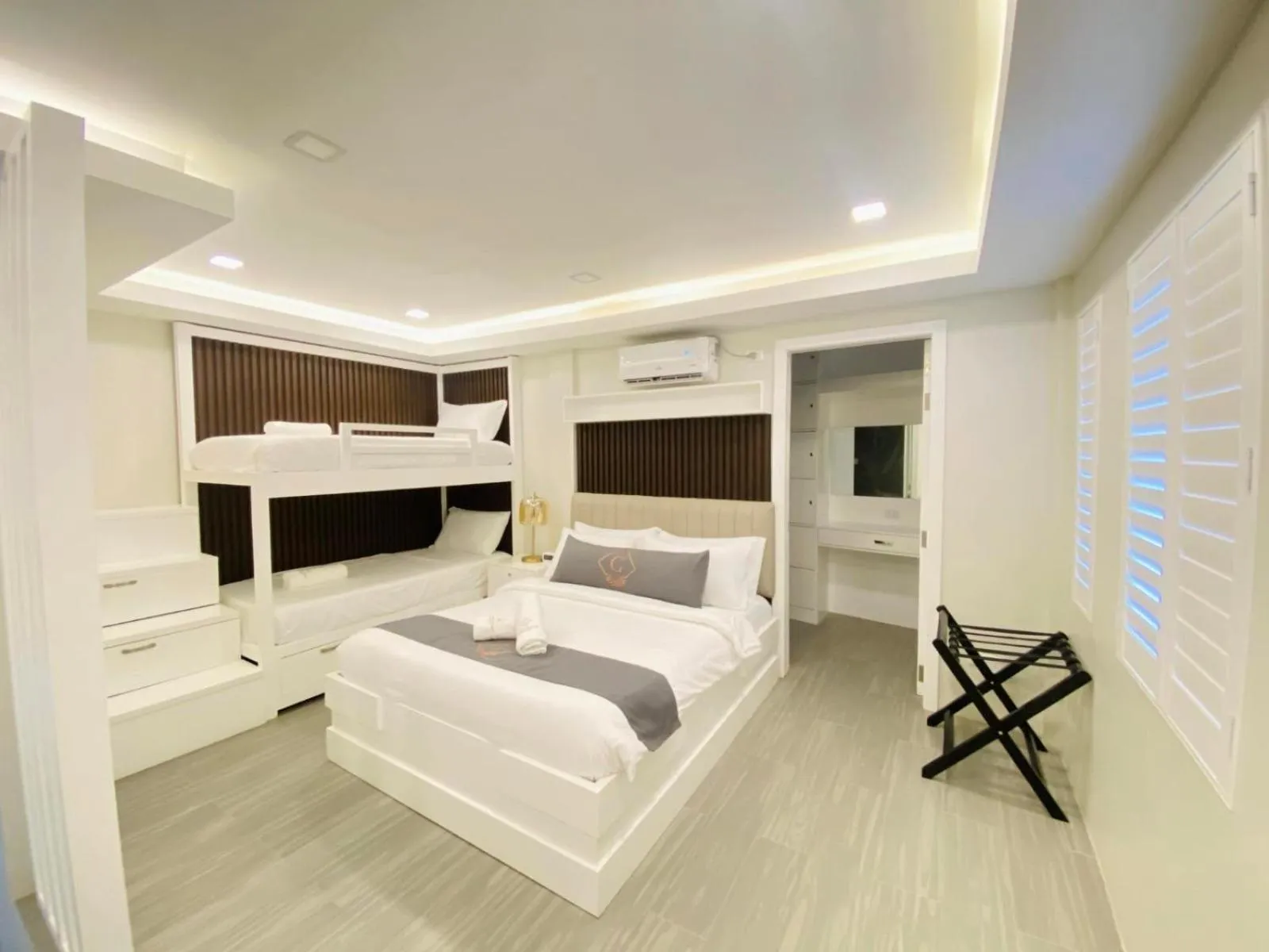 Bed in Grospe Resort Boracay