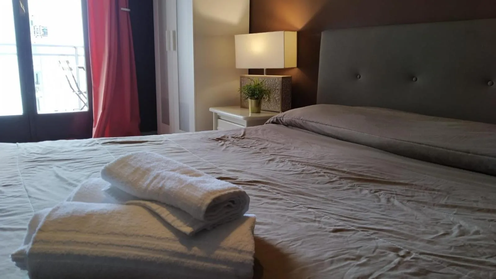 Queen Room with Balcony - single occupancy in CconfortHotels Semplici Emozioni