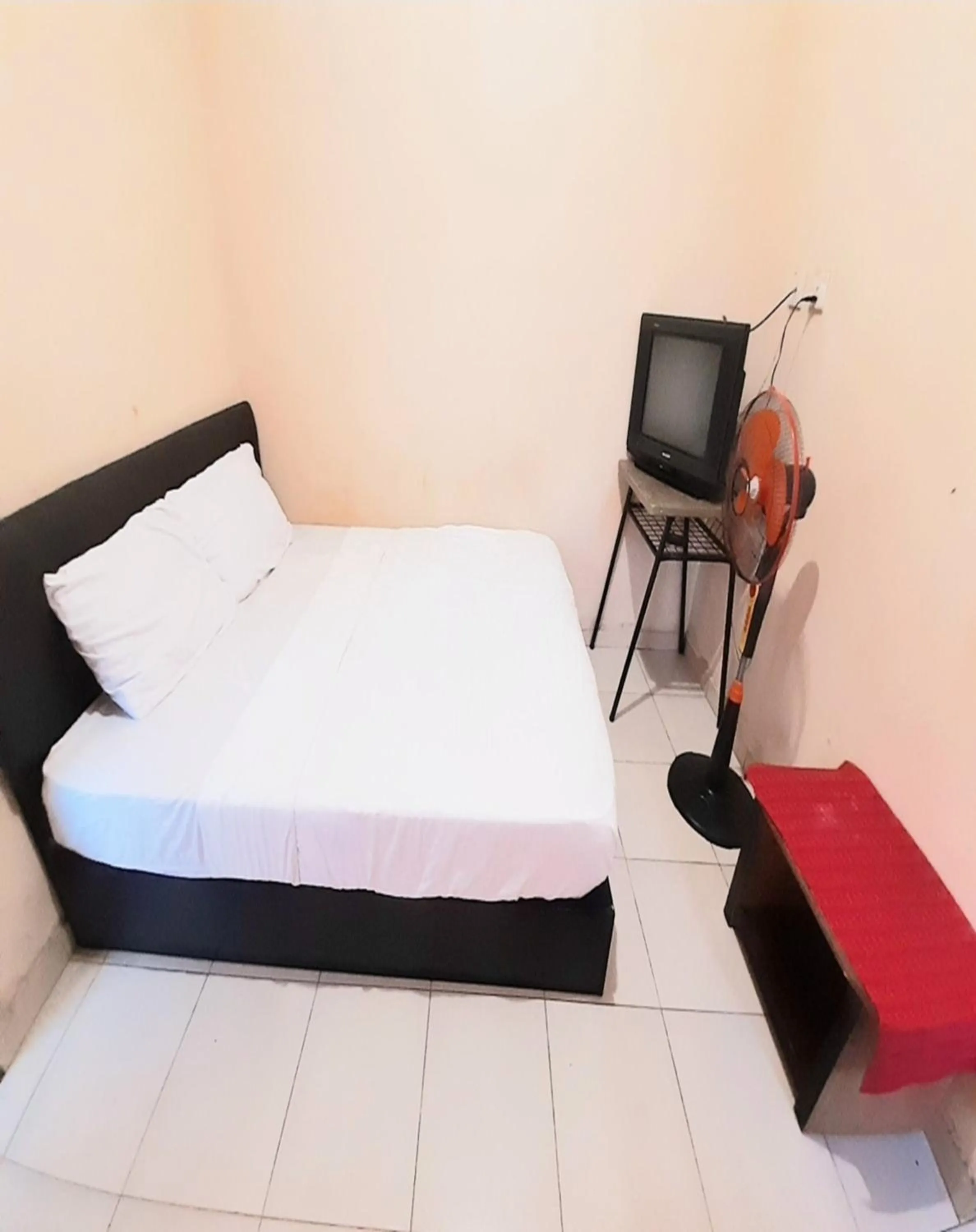 Photo of the whole room, Bed in Hotel O Pondok Anie SyariahNearJembatan Siak