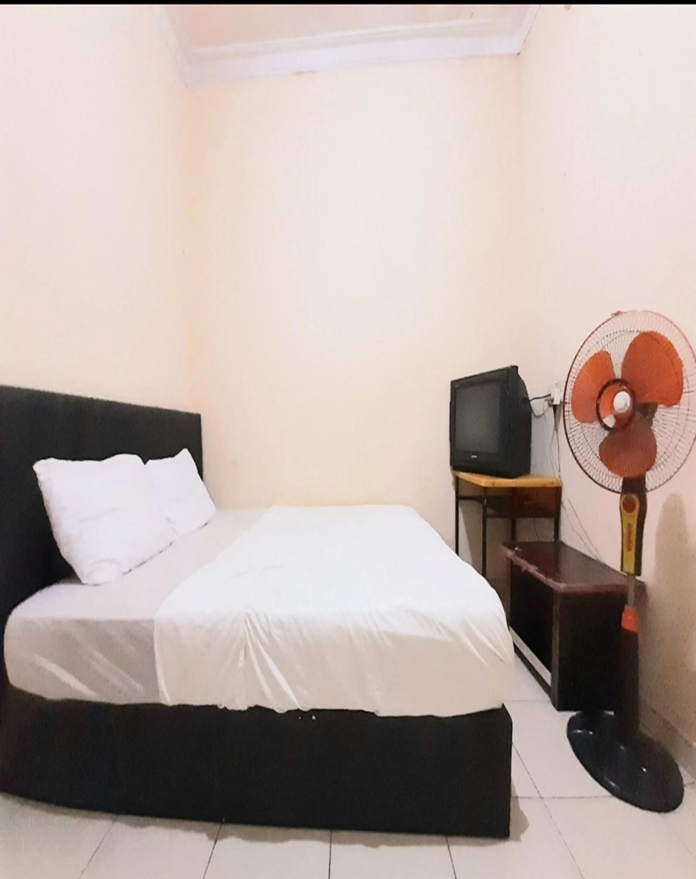 Photo of the whole room, Bed in Hotel O Pondok Anie SyariahNearJembatan Siak