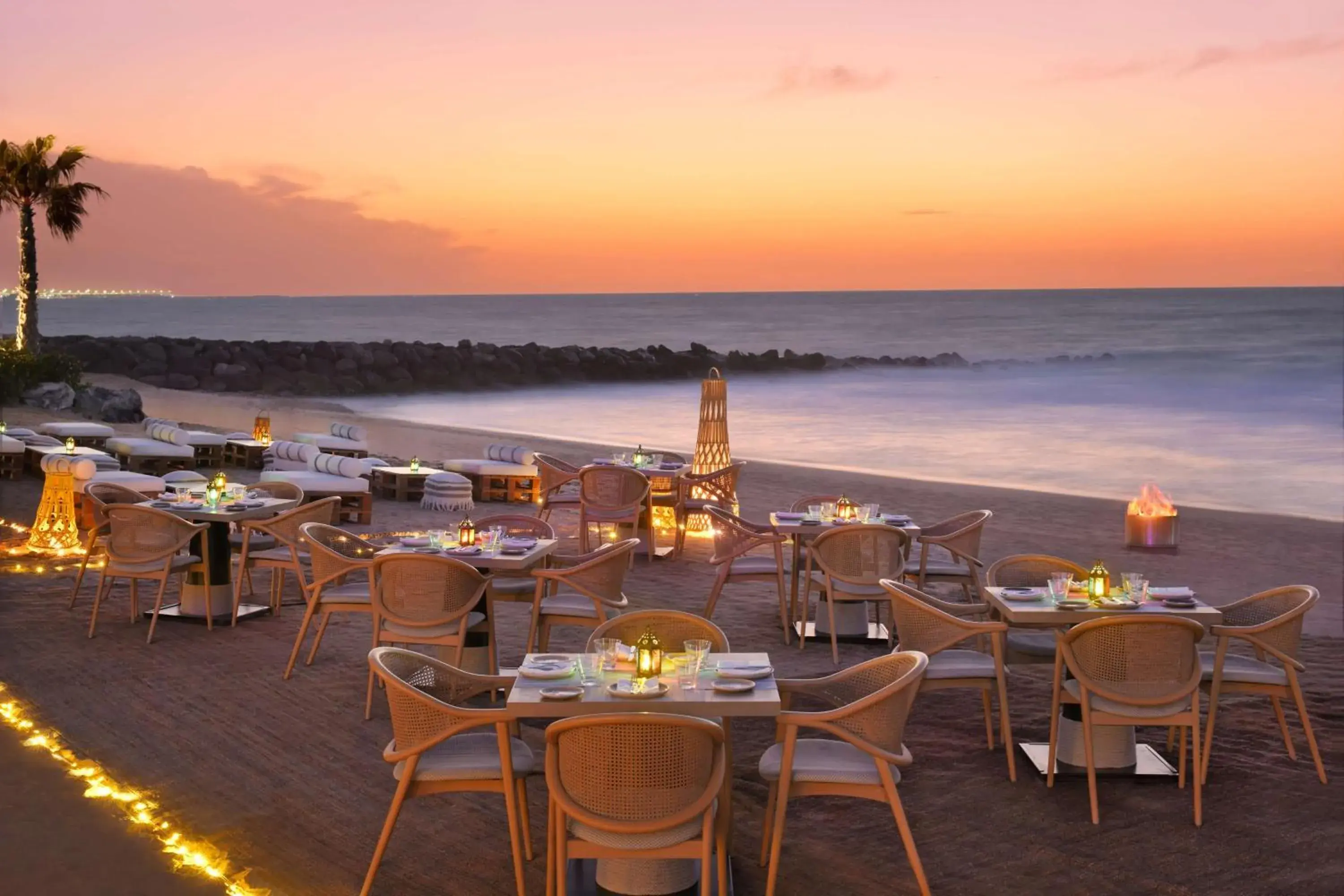 Property building in Banyan Tree Dubai at Bluewaters Property building in Banyan Tree Dubai at Bluewaters