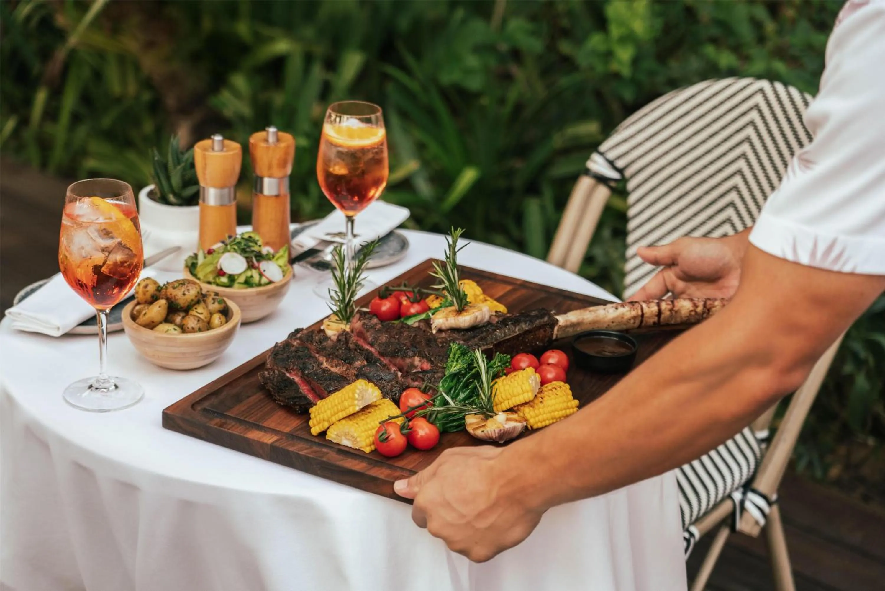 Food and drinks in Banyan Tree Dubai at Bluewaters