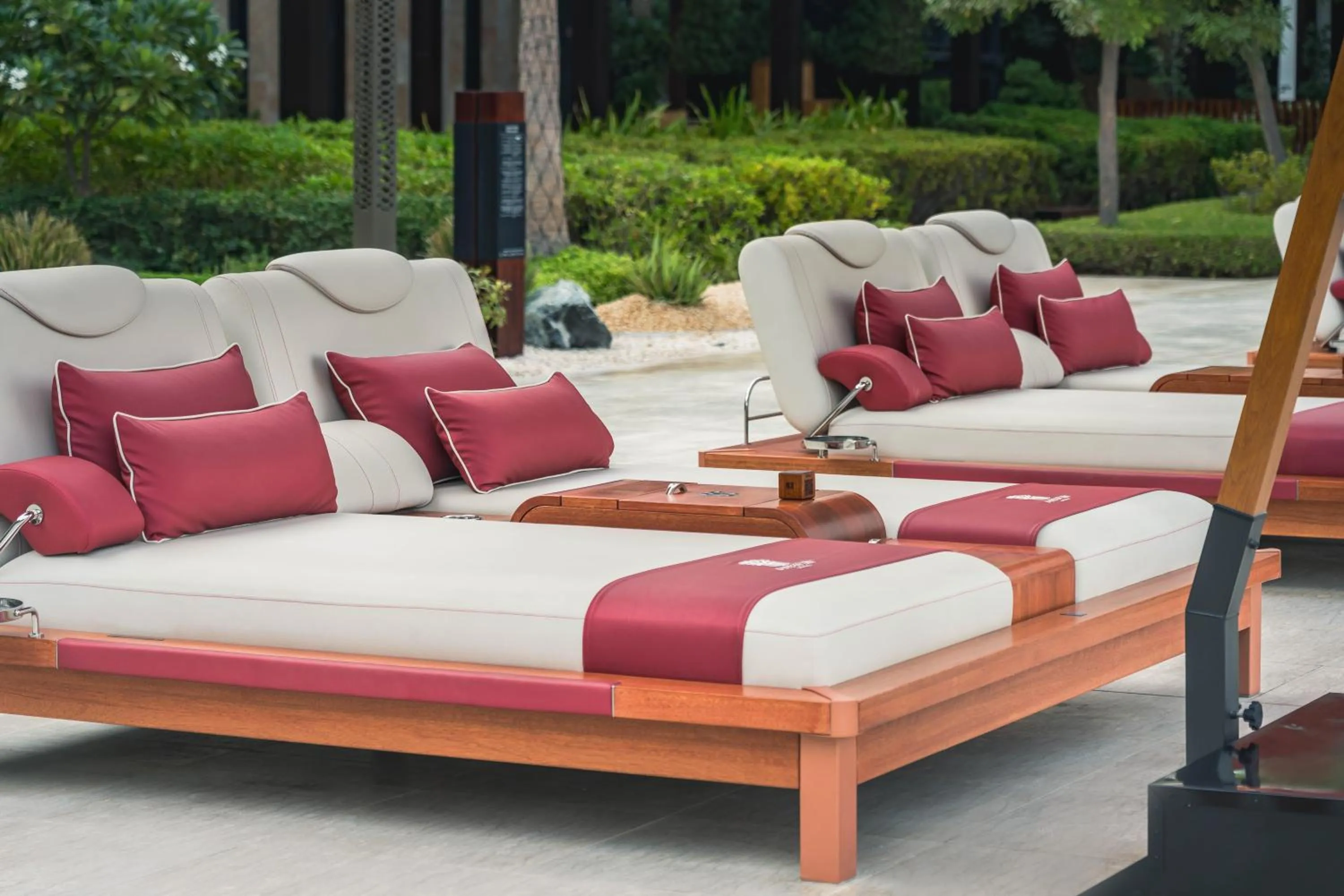 Swimming pool in Banyan Tree Dubai at Bluewaters